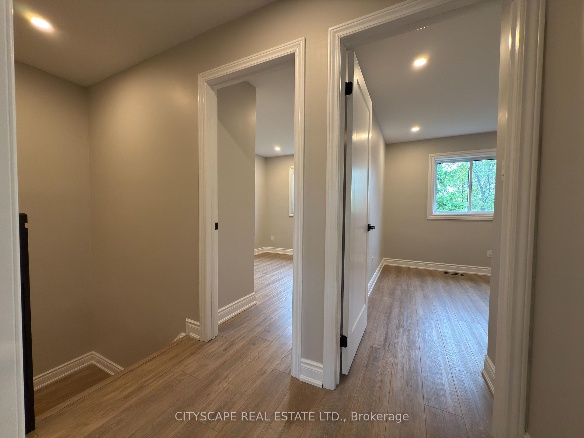 4 Bedrooms Condo at 5659 Glen Erin, Mississauga For sale