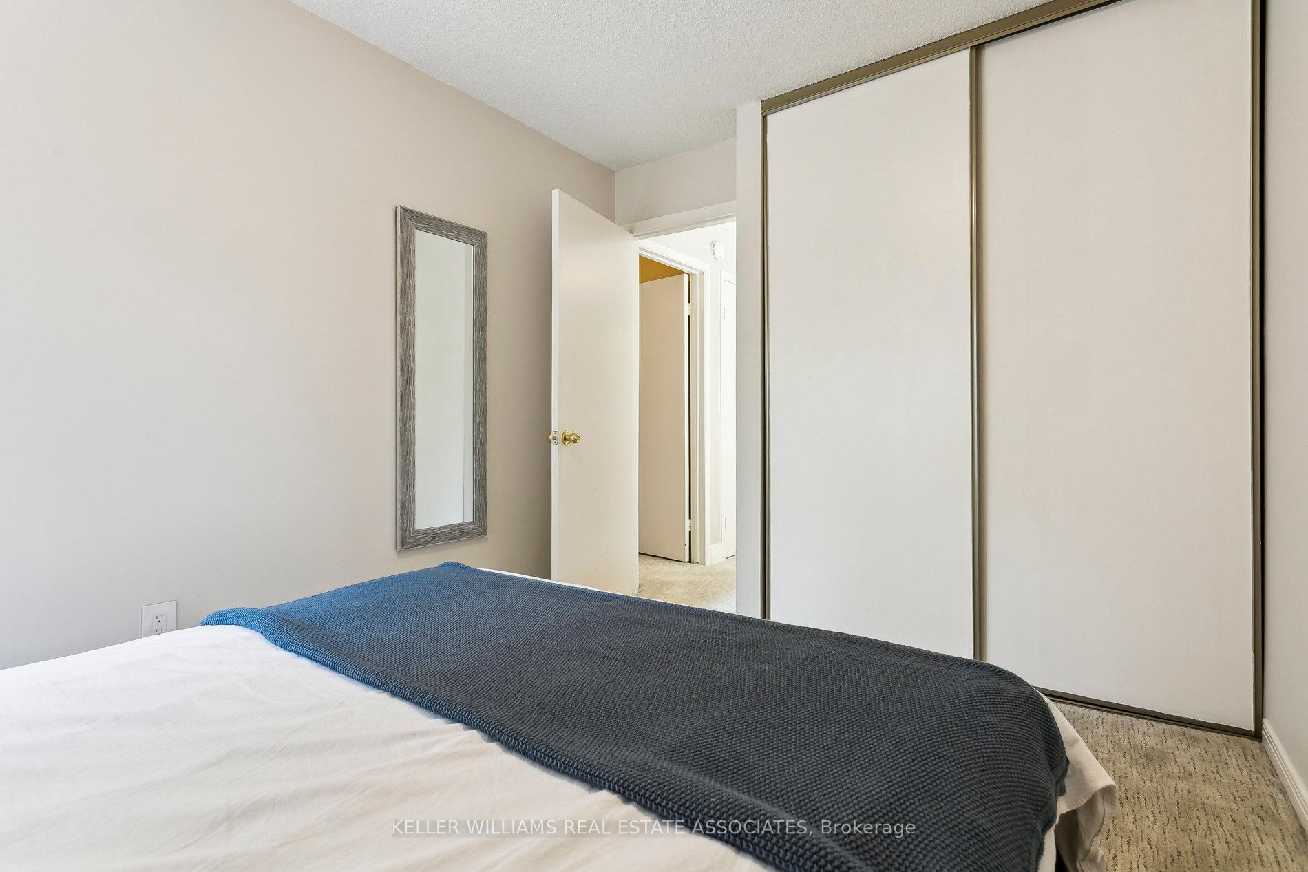 3 Bedrooms Condo at 1250 Marlborough, Oakville For sale