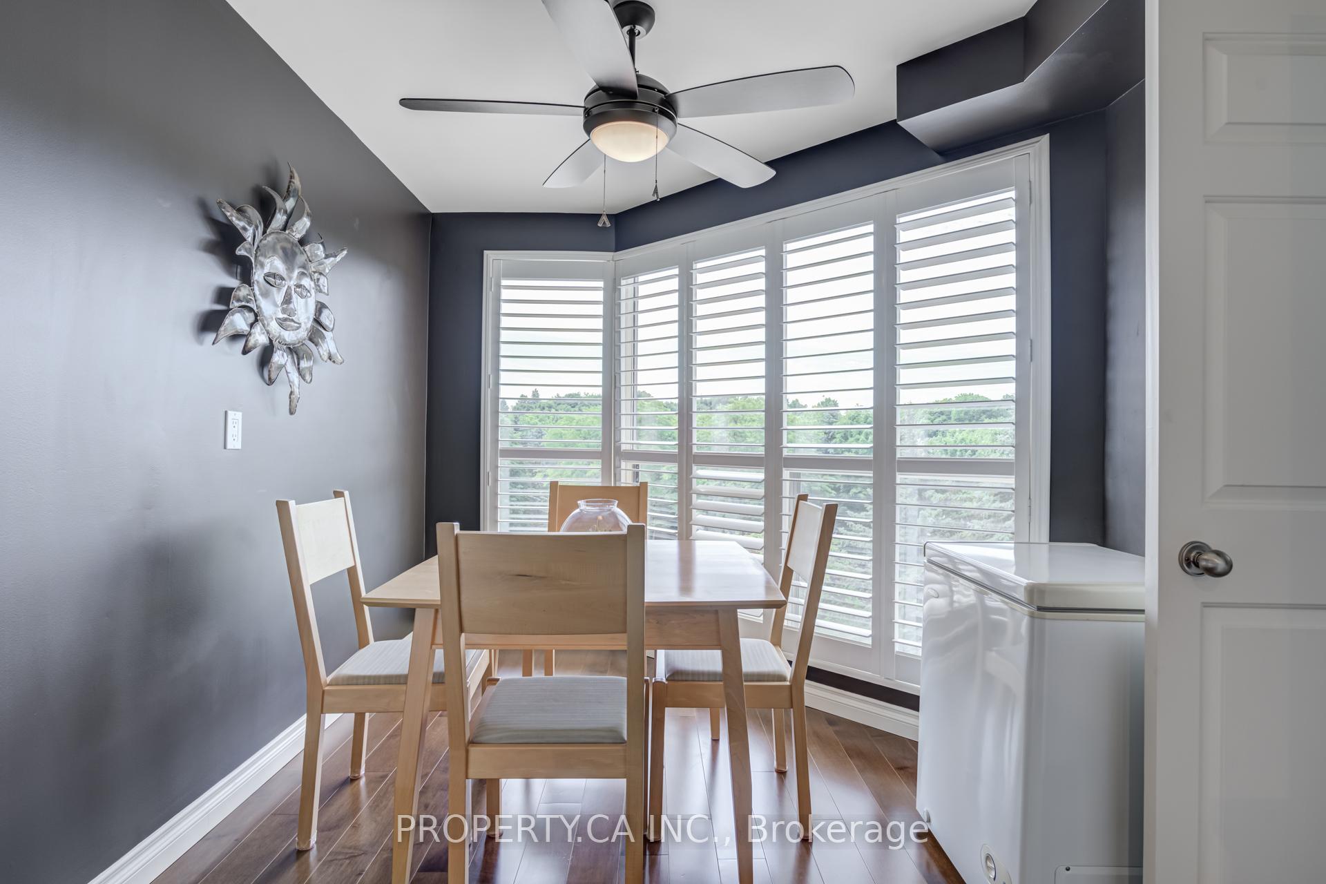 3 Bedrooms Condo at 1700 The Collegeway, Mississauga For sale