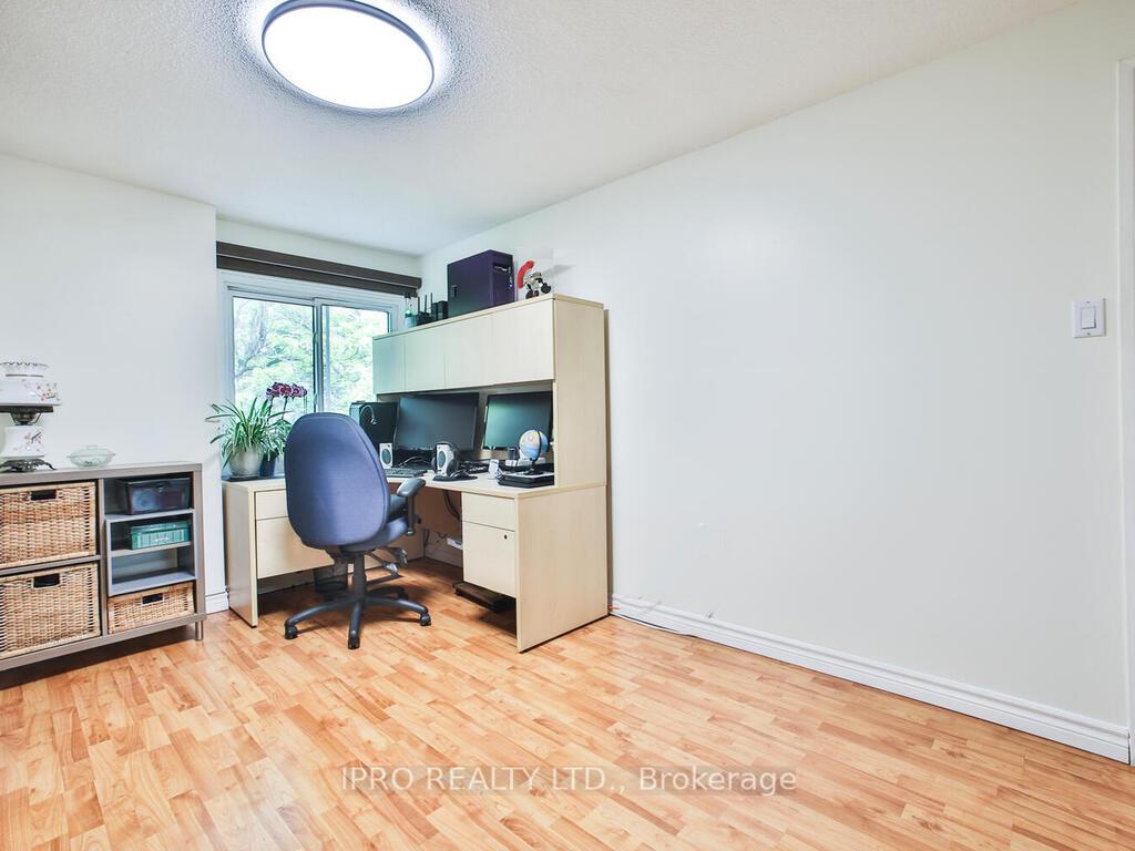 4 Bedrooms Condo at 485 Meadows, Mississauga For sale