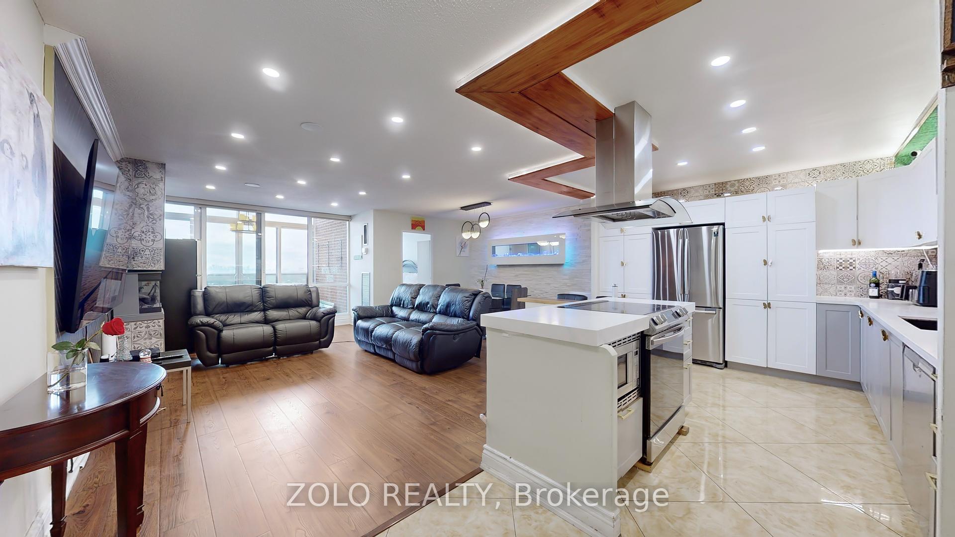 4 Bedrooms Condo at 627 The West Mall, Toronto For sale