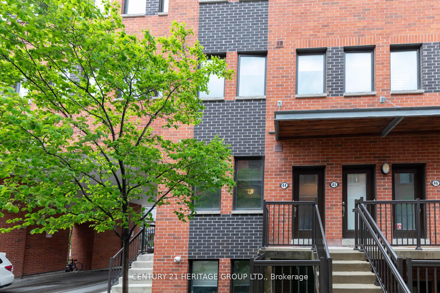 2 Bedrooms Condo at 68 Winston Park, Toronto For sale