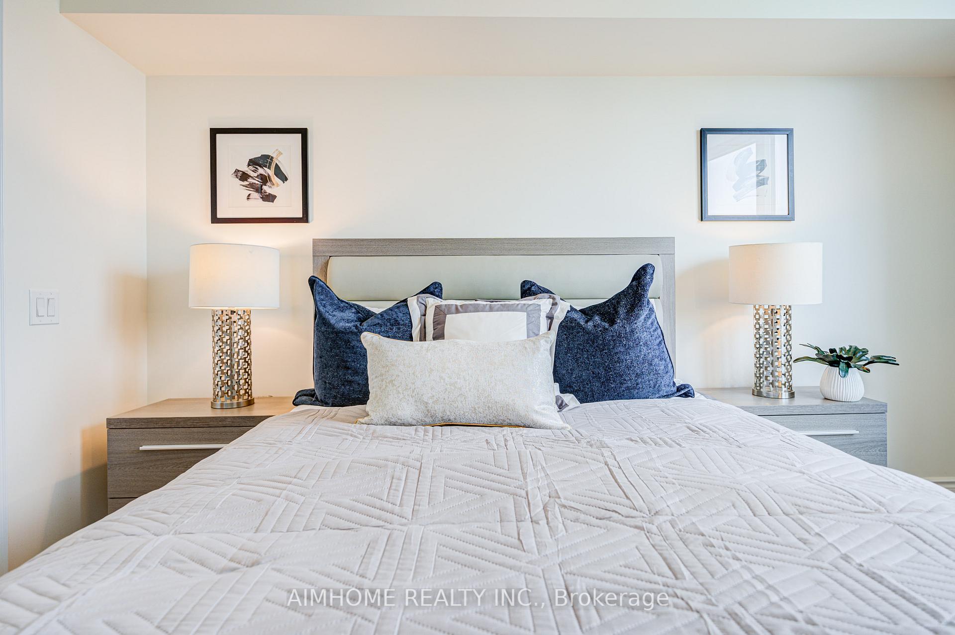 2 Bedrooms Condo at 25 Greenview, Toronto For sale