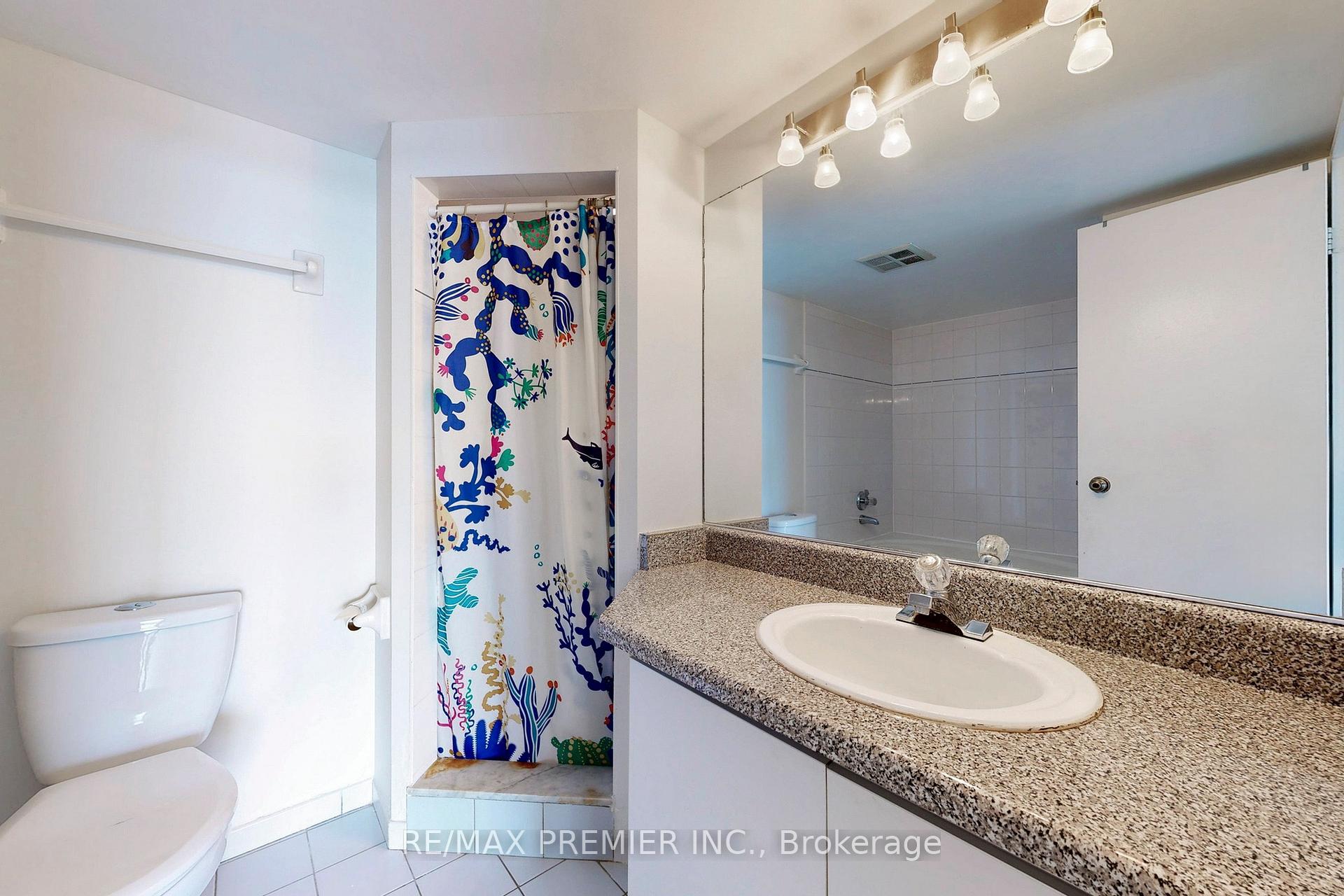 2 Bedrooms Condo at 3 Rowntree, Toronto For sale