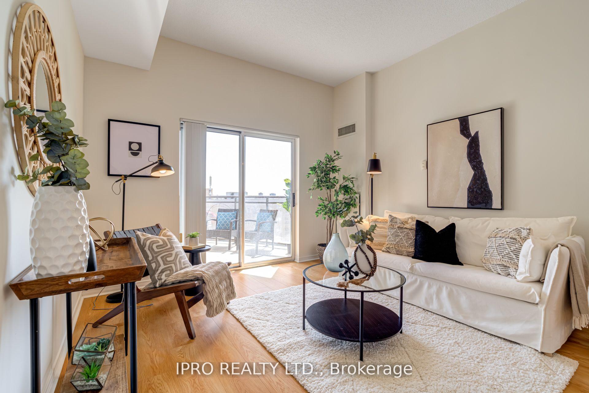2 Bedrooms Condo at 1 Maison Parc, Vaughan For sale
