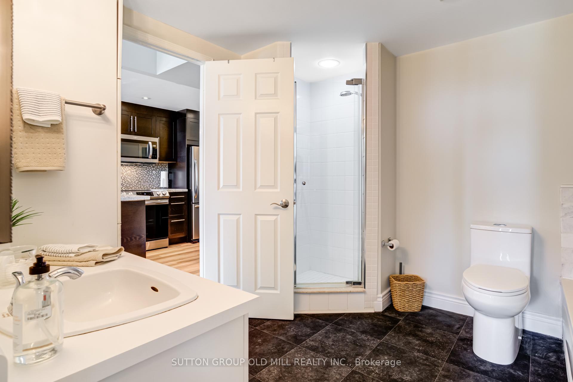1 Bedroom Condo at 415 Locust, Burlington For sale