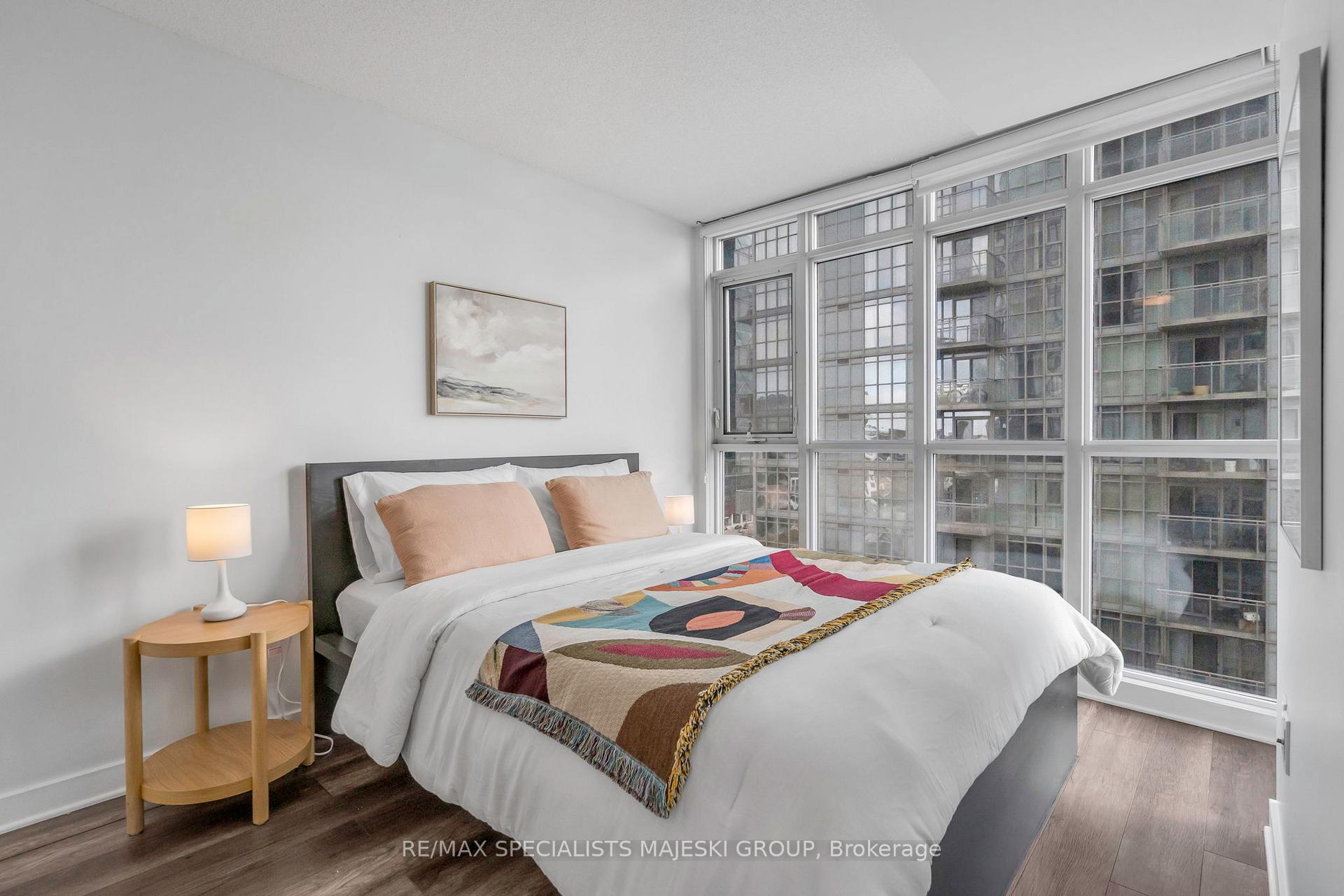 2 Bedrooms Condo at 21 Iceboat,  Toronto For sale