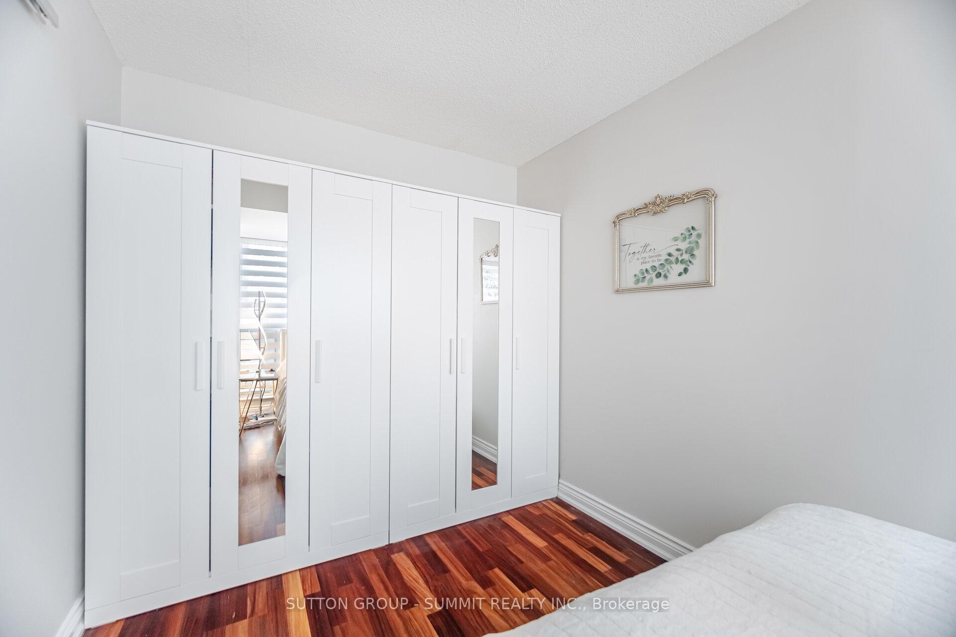 2 Bedrooms Condo at 8 Park, Toronto For sale