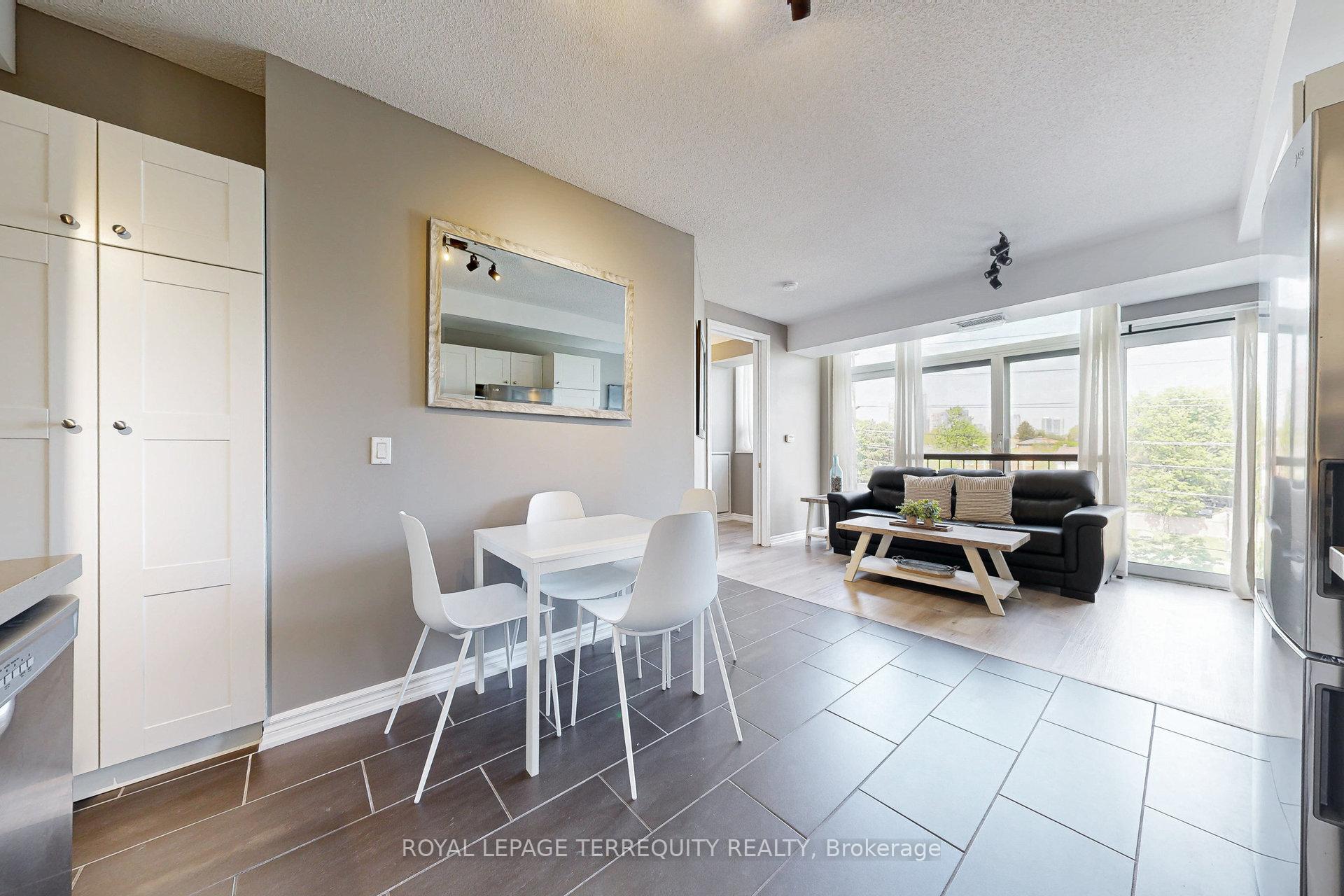 2 Bedrooms Condo at 200 Burnhamthorpe, Mississauga For sale
