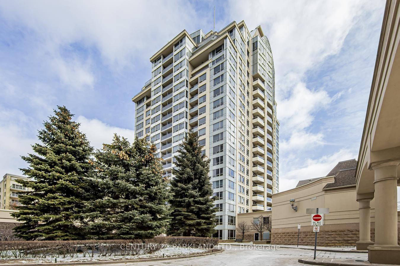 3 Bedrooms Condo at 8 Rean, Toronto For sale