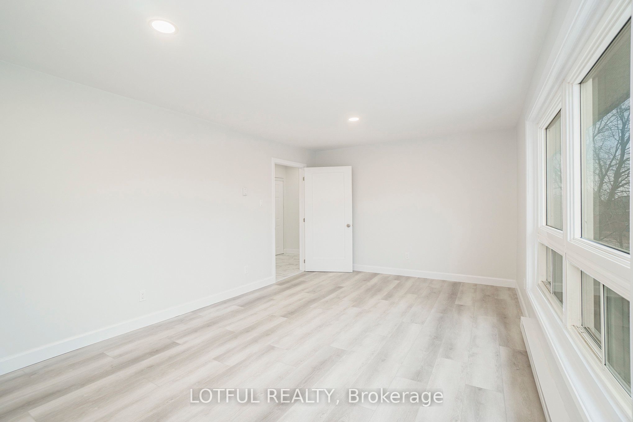 484 Queen Mary Street #6, Overbrook - Castleheights and Area 3502 - Overbrook/Castle Heights
