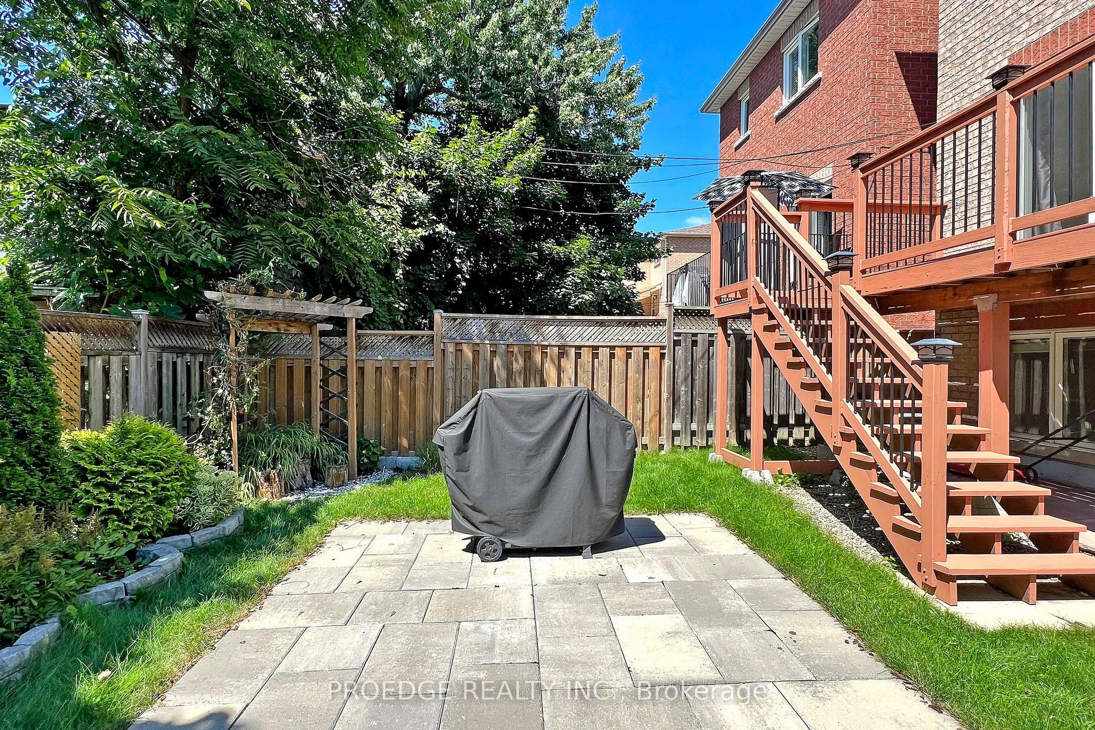 26 Aylesworth Avenue