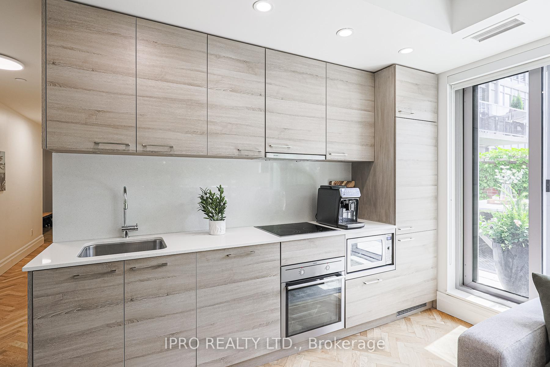 1 Bedroom Condo at 55 Front, Toronto For sale