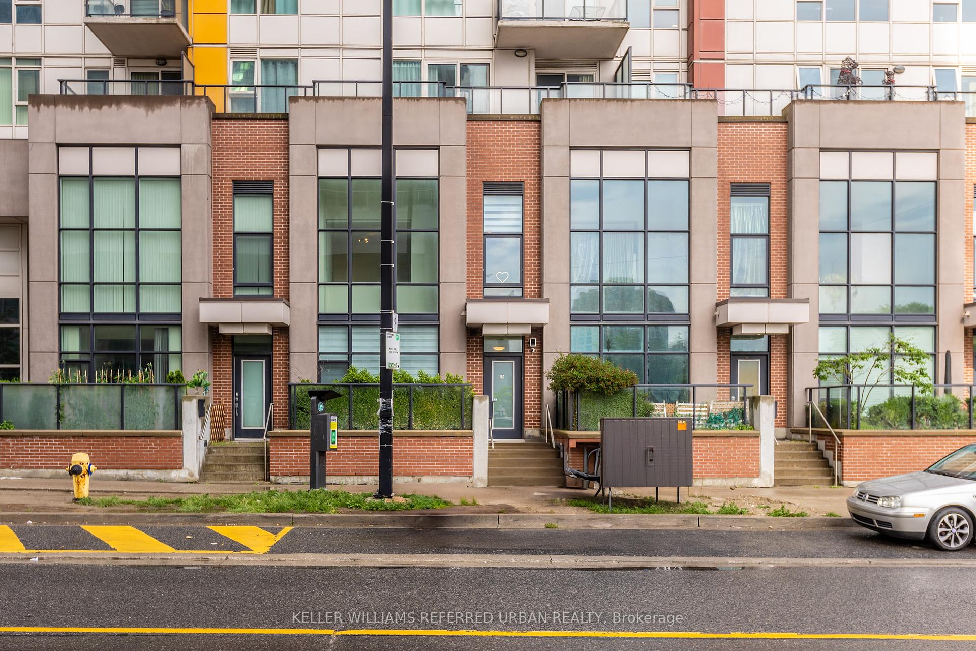 2 Bedrooms Condo at 19 Town Centre, Toronto For sale