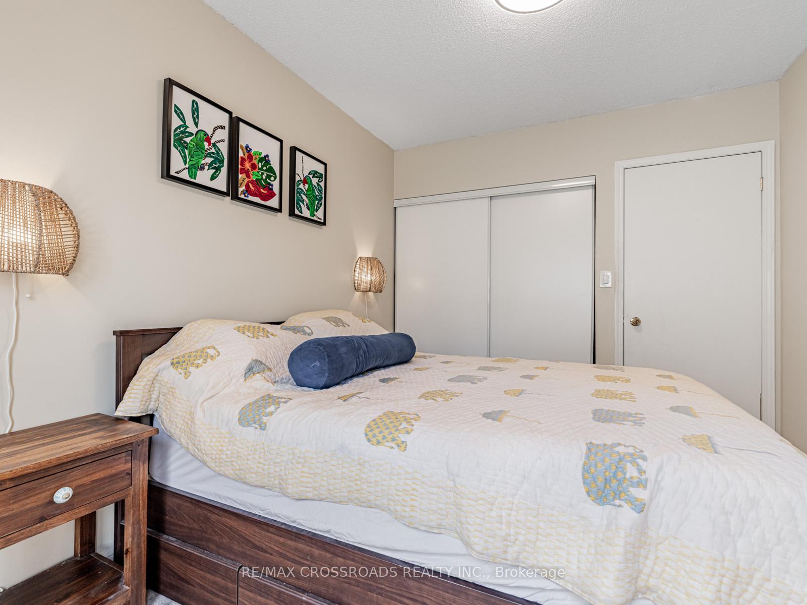 2 Bedrooms Condo at 5 Everson, Toronto For sale
