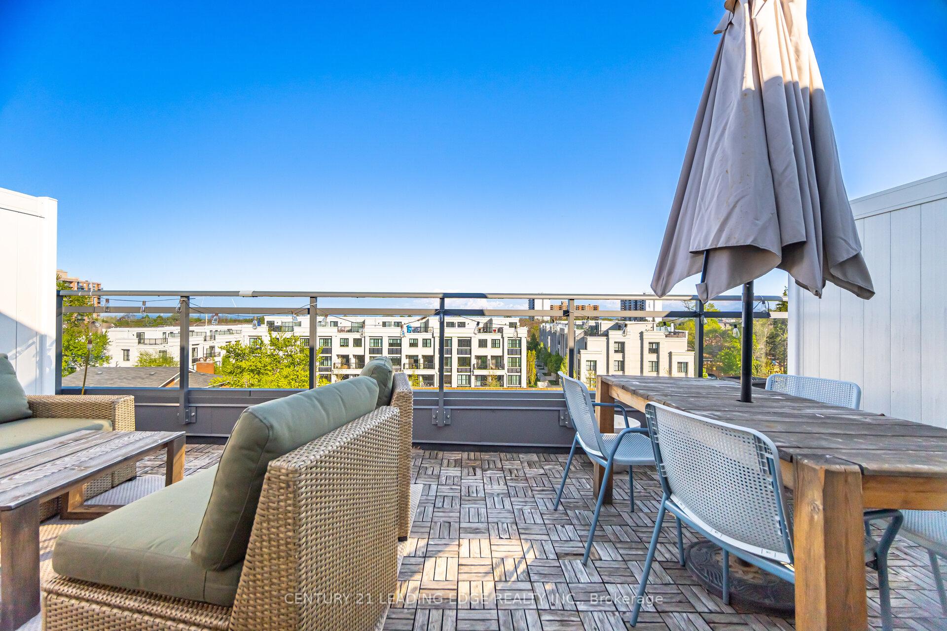 2 Bedrooms Condo at 650 Atwater, Mississauga For sale