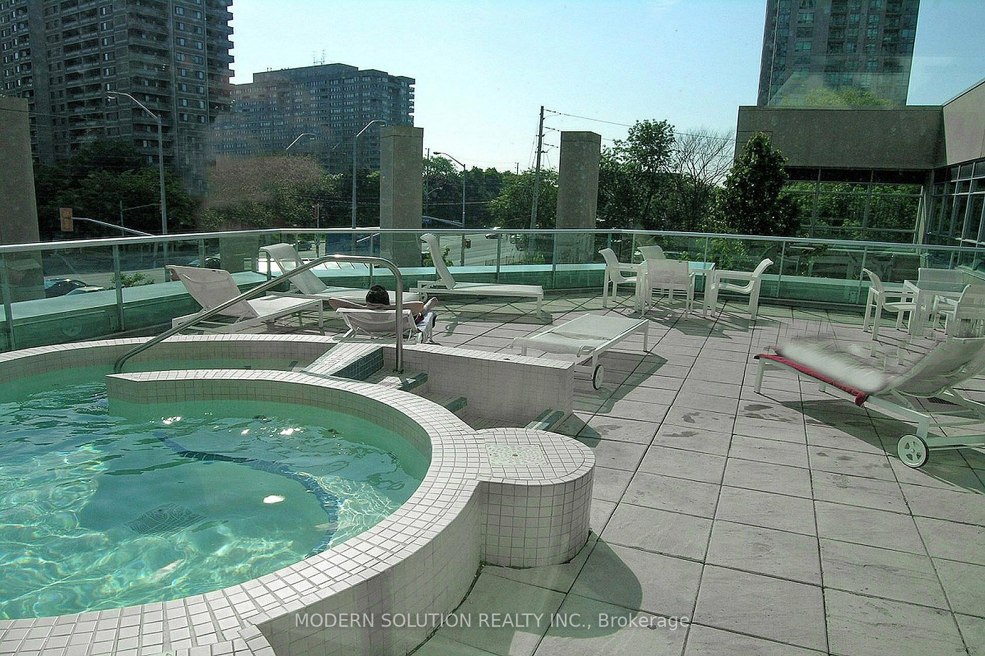 2 Bedrooms Condo at 1 Elm, Mississauga For sale