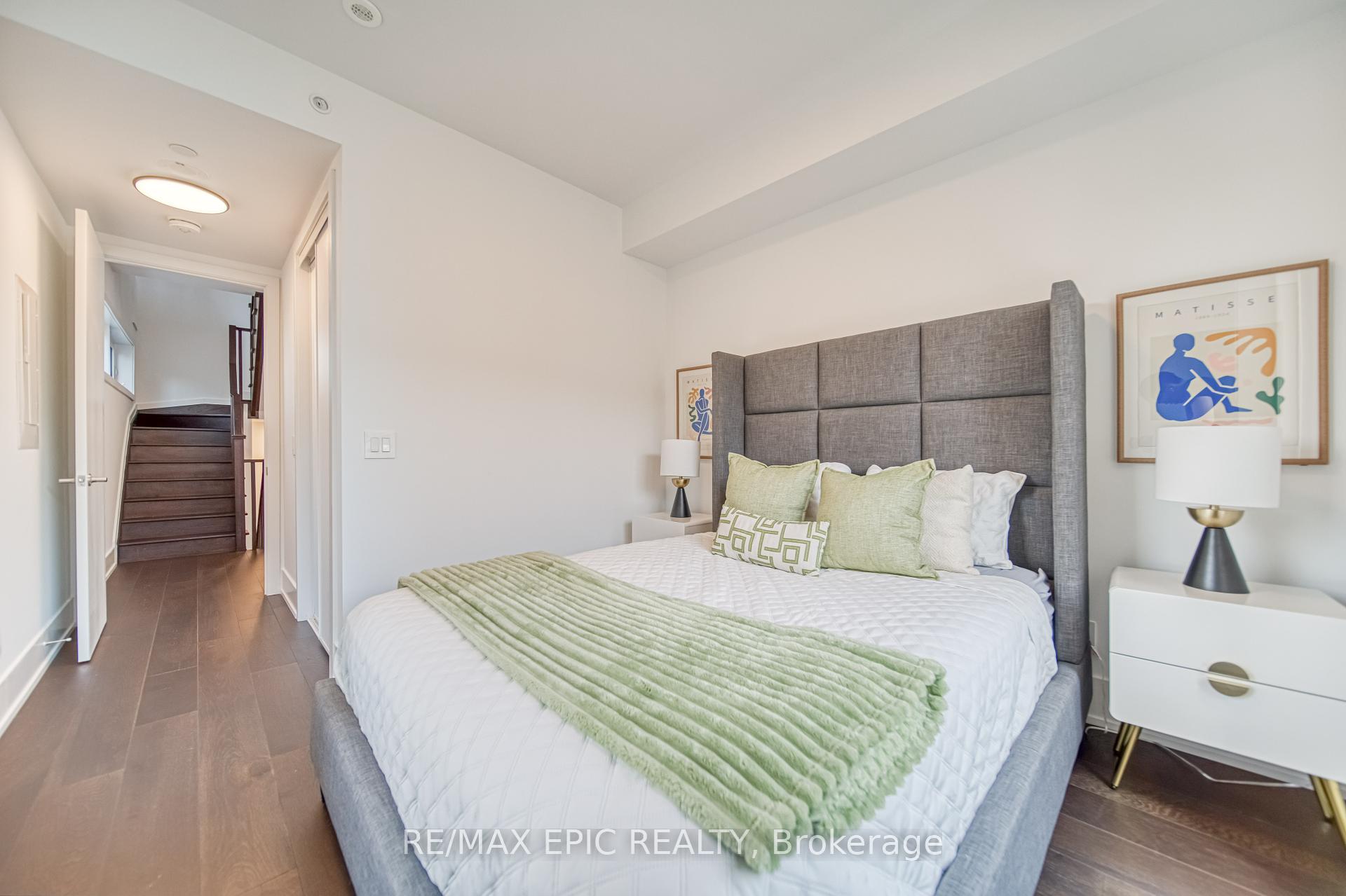 3 Bedrooms Condo at 165 Pears, Toronto For sale