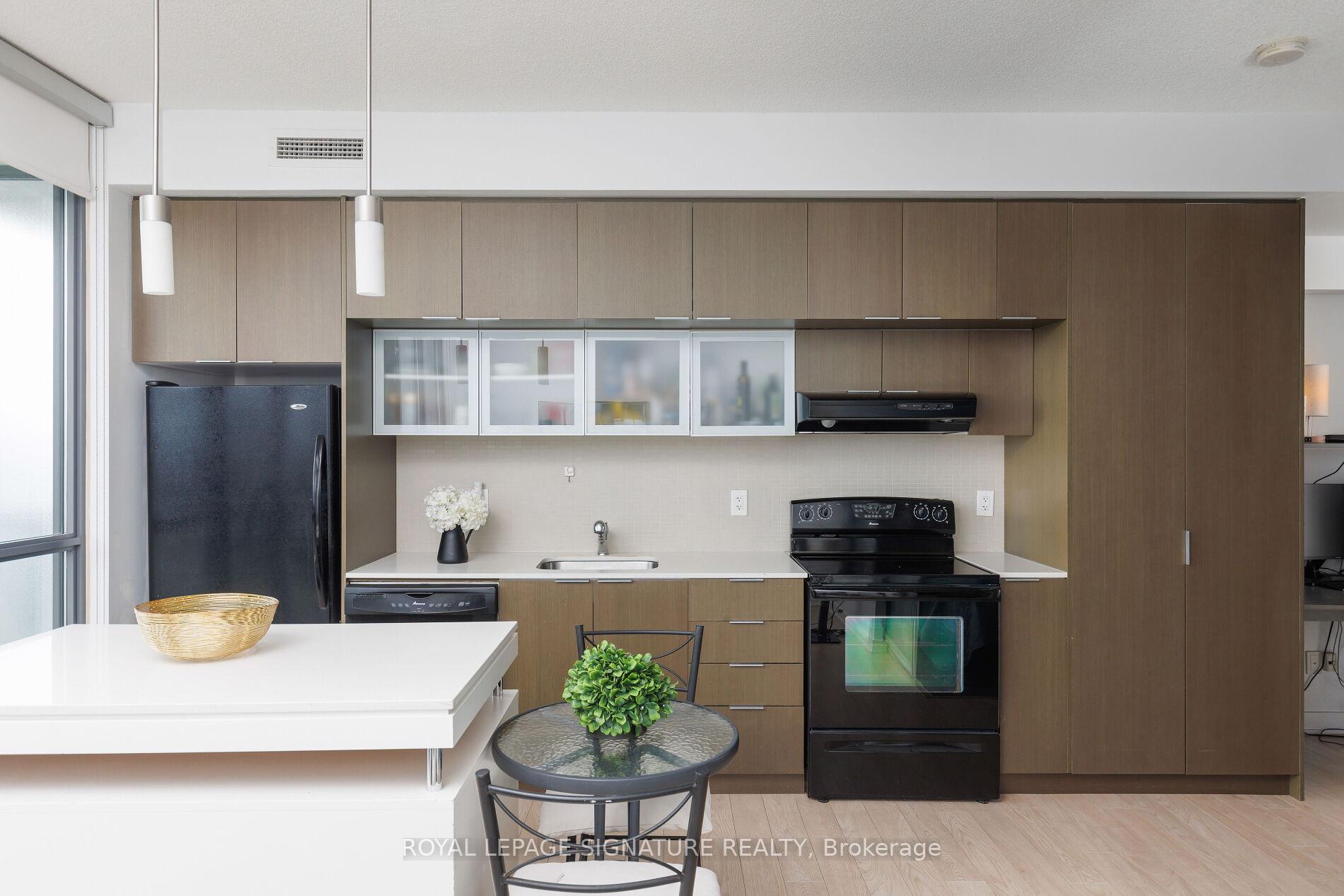 1 Bedroom Condo at 110 Charles, Toronto For sale