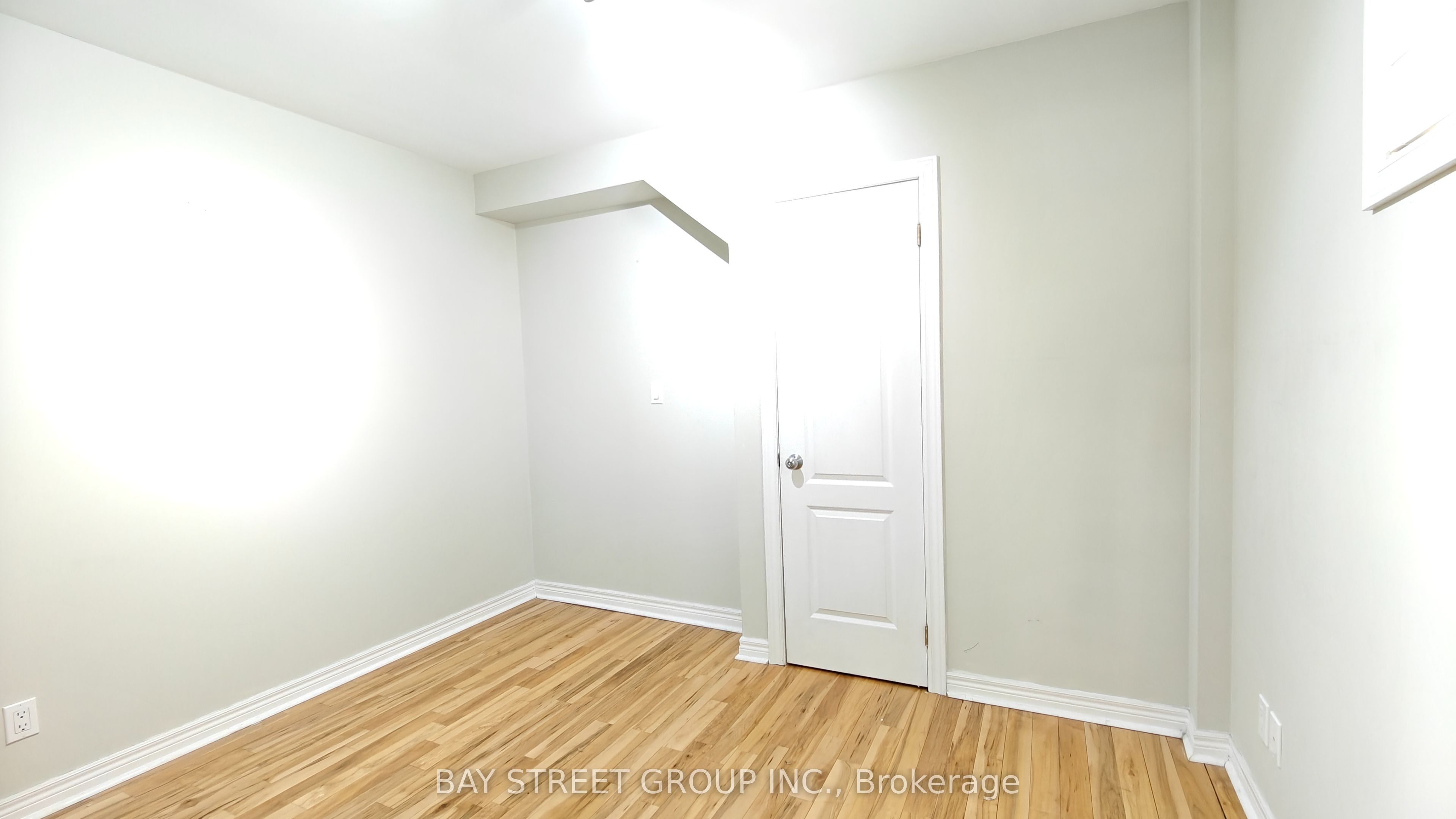 231 Shaftsbury Avenue N