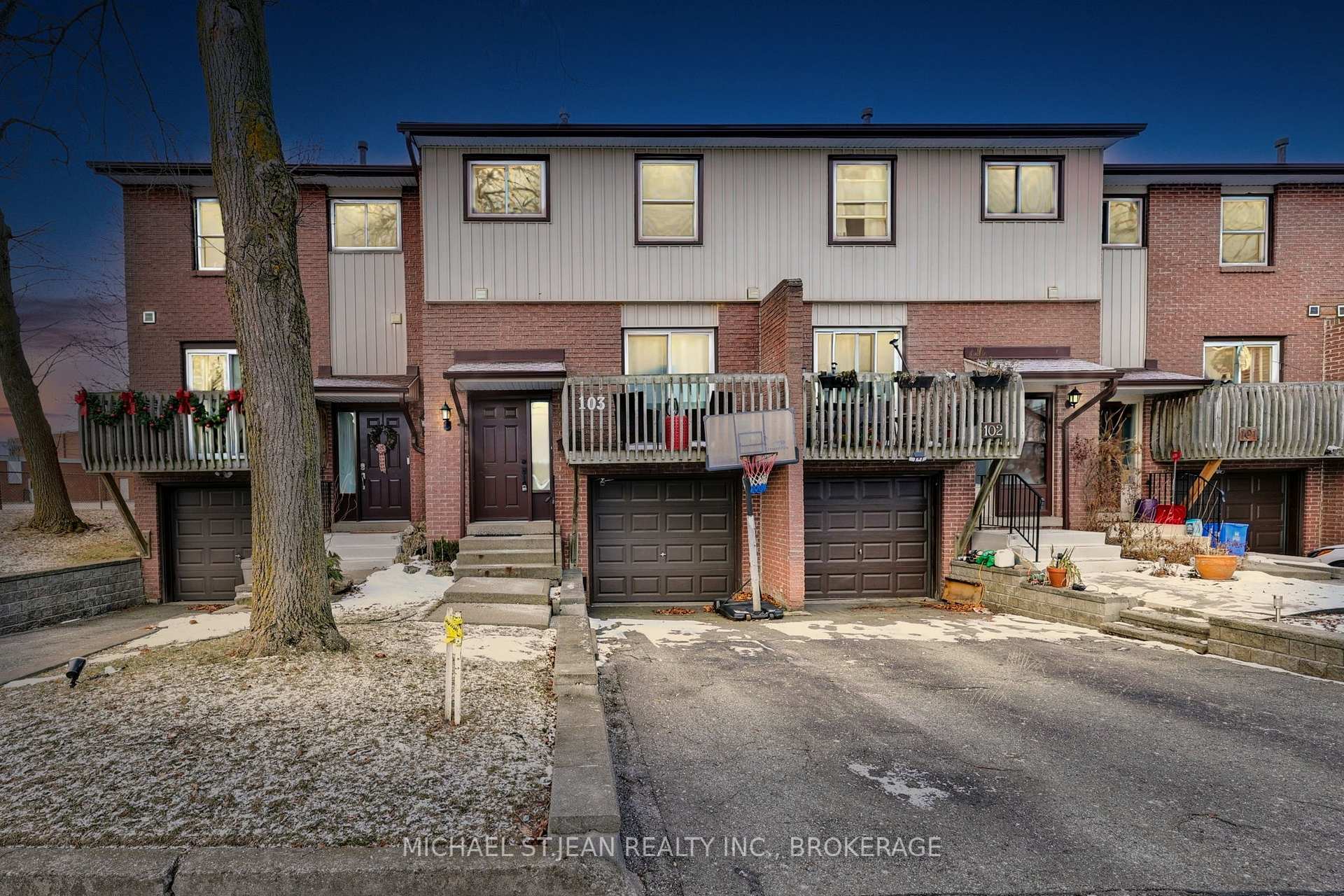 3 Bedrooms Condo at 1115 Paramount,  Hamilton For sale