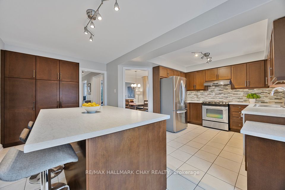 141 Arnold Crescent, Essa, ON L3W 0R1