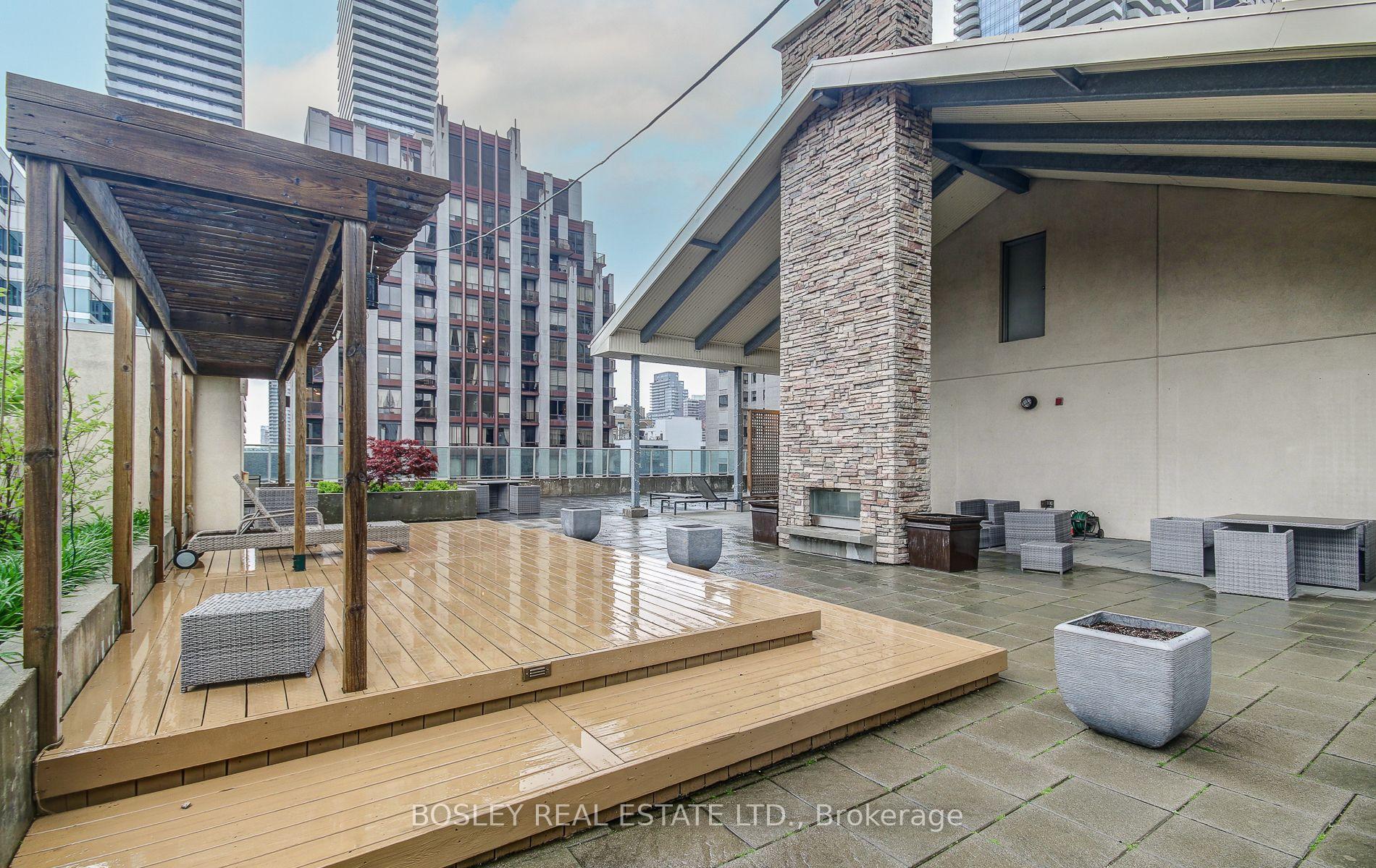 2 Bedrooms Condo at 8 Park, Toronto For sale