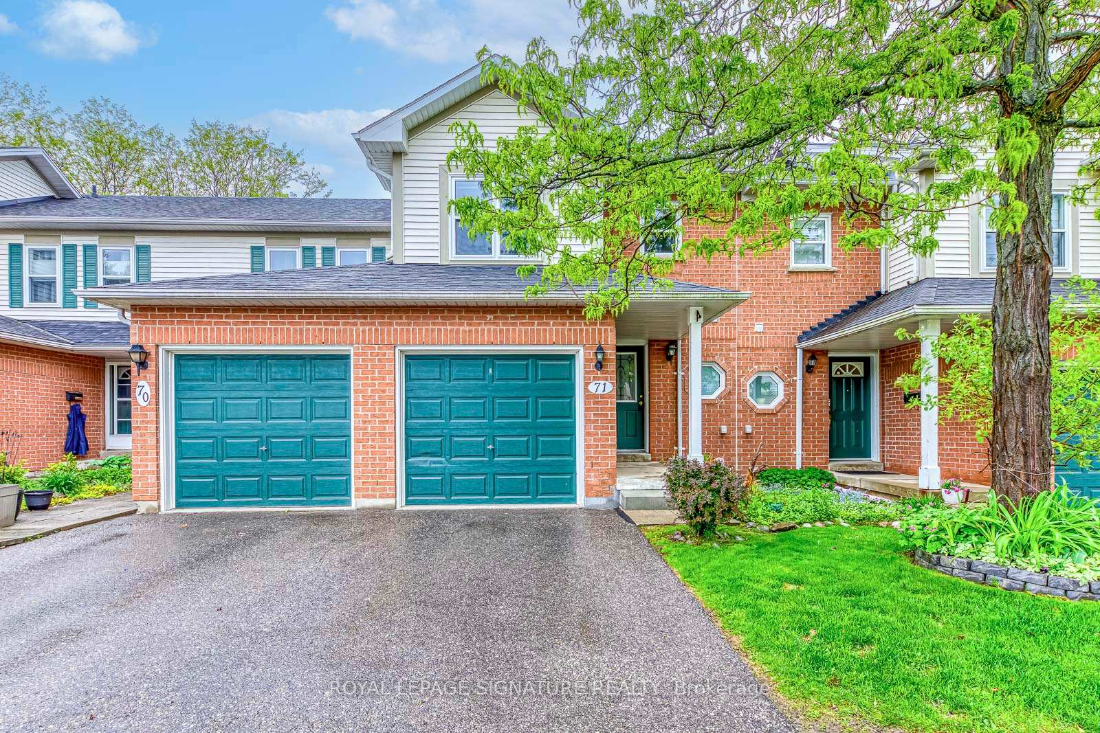 3 Bedrooms Condo at 5659 Glen Erin, Mississauga For sale