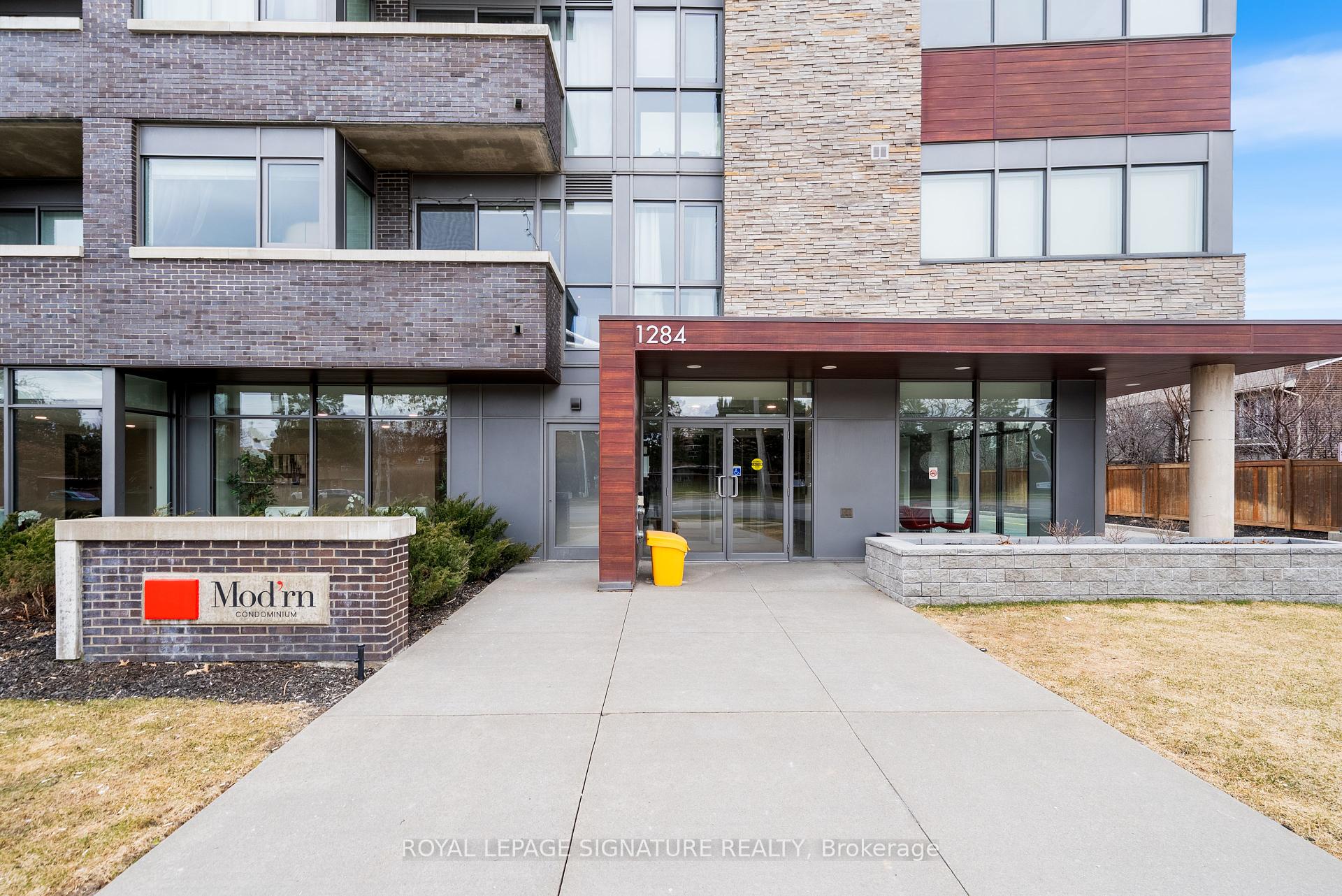 2 Bedrooms Condo at 1284 Guelph, Burlington For sale