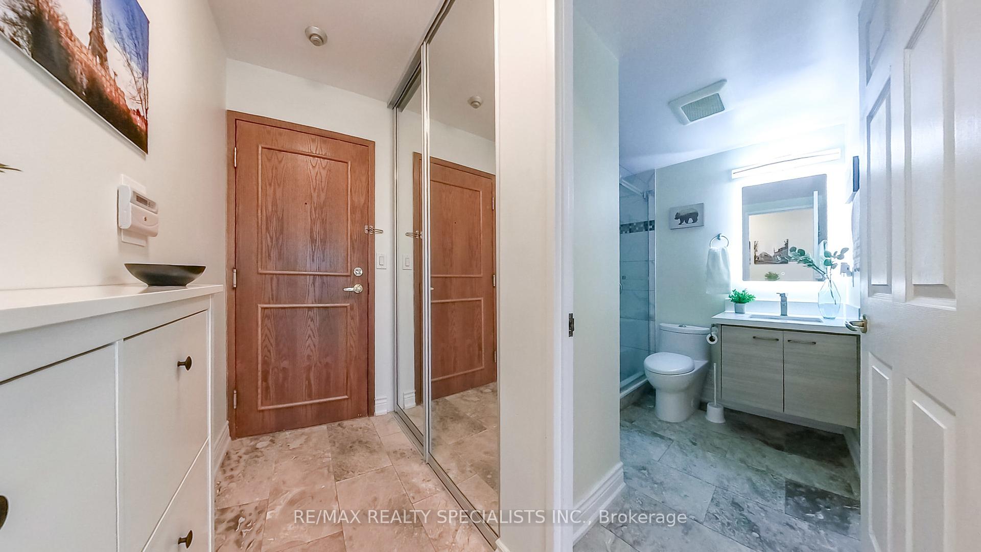1 Bedroom Condo at 8 LEE CENTRE, Toronto For sale
