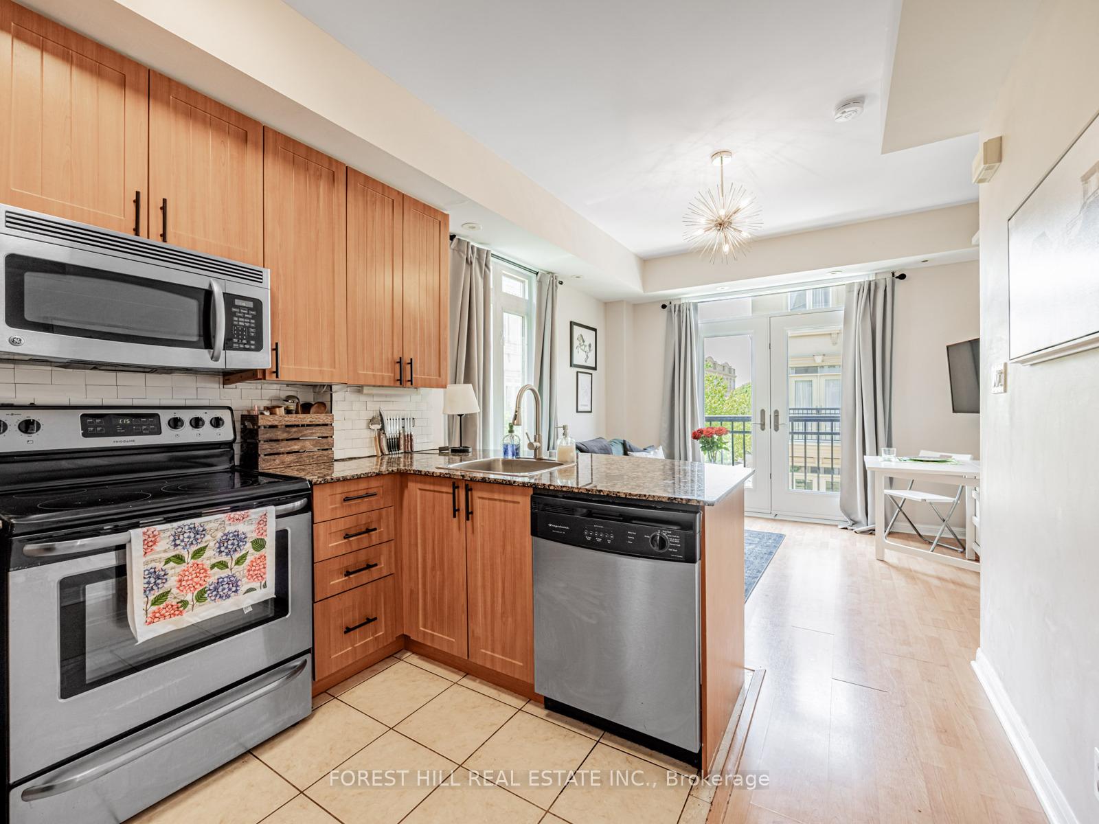 2 Bedrooms Condo at 68 Carr, Toronto For sale