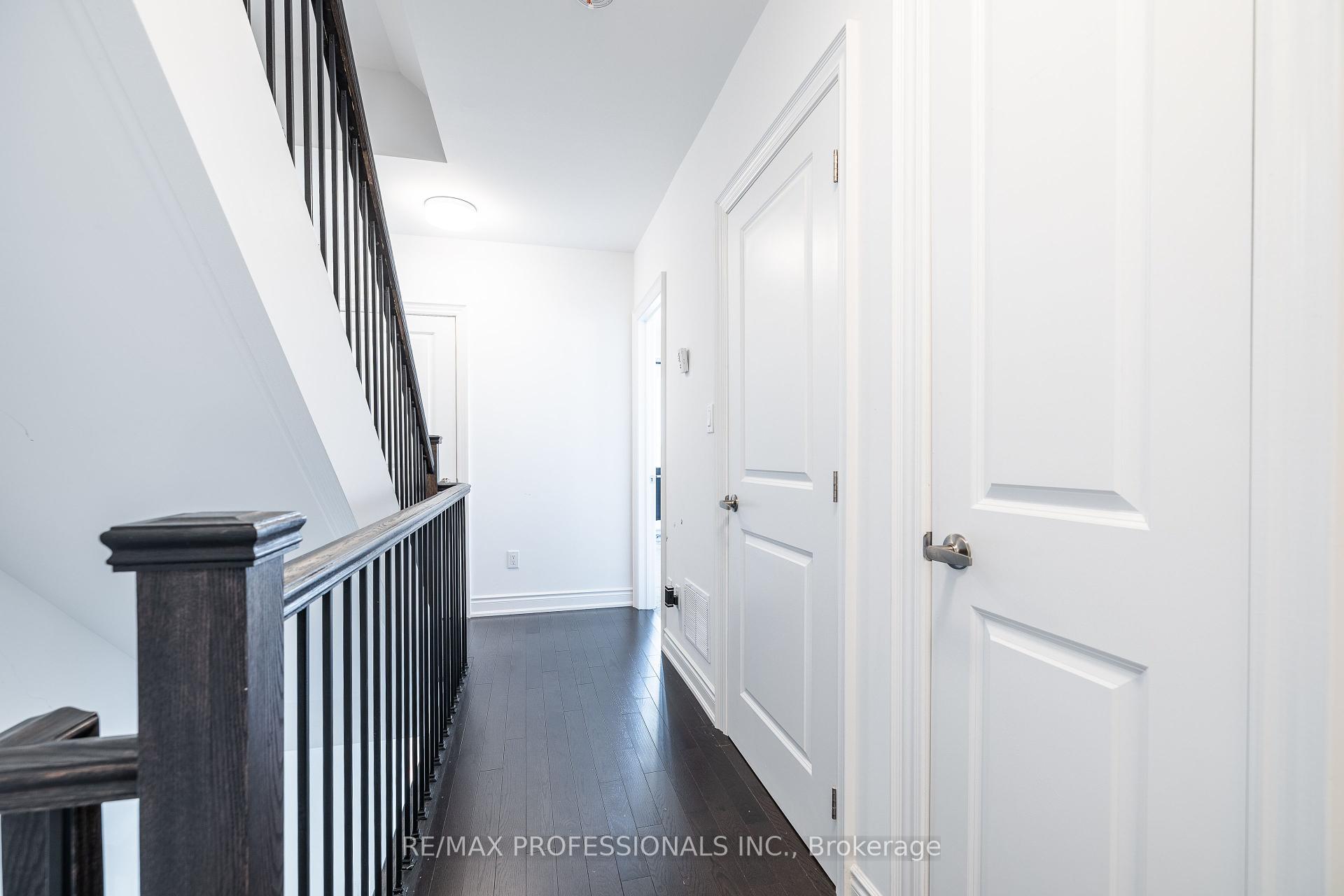 3 Bedrooms Condo at 150 Joymar, Mississauga For sale