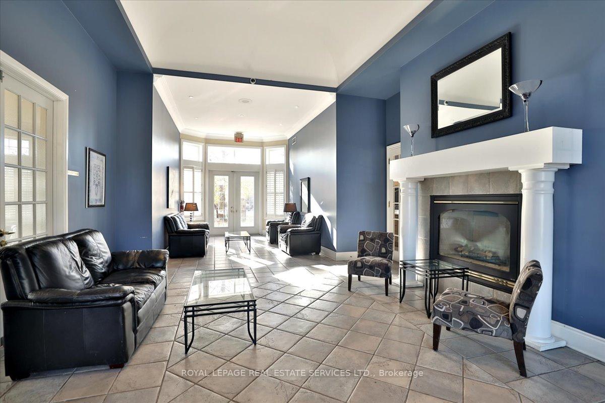 2 Bedrooms Condo at 1441 Walkers, Burlington For sale