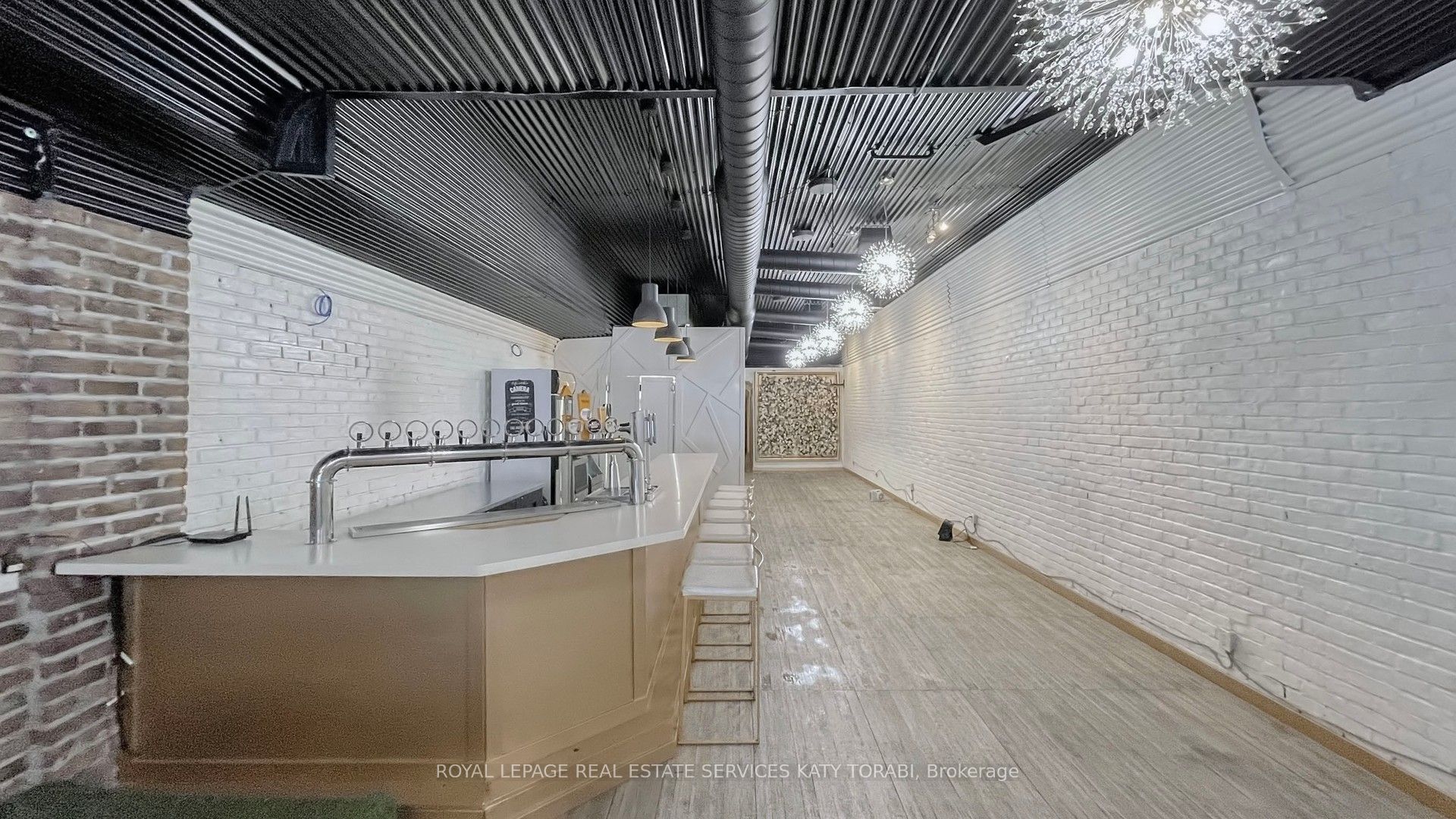 566 Queen Street W