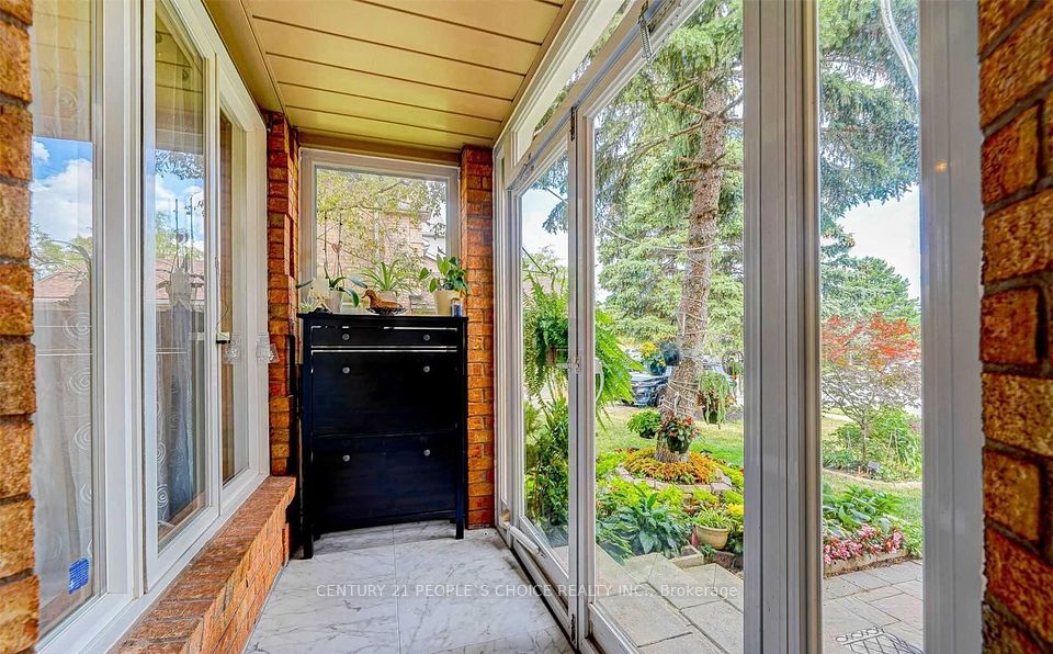 1162 Leewood Drive, Oakville, ON L6M 3B9