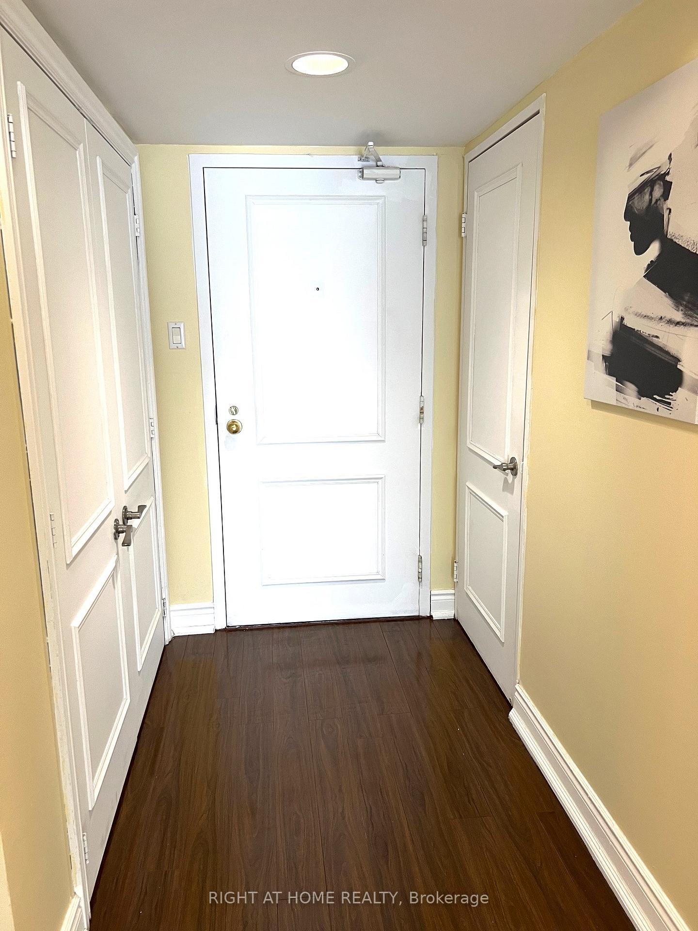 2 Bedrooms Condo at 92 King, Toronto For sale
