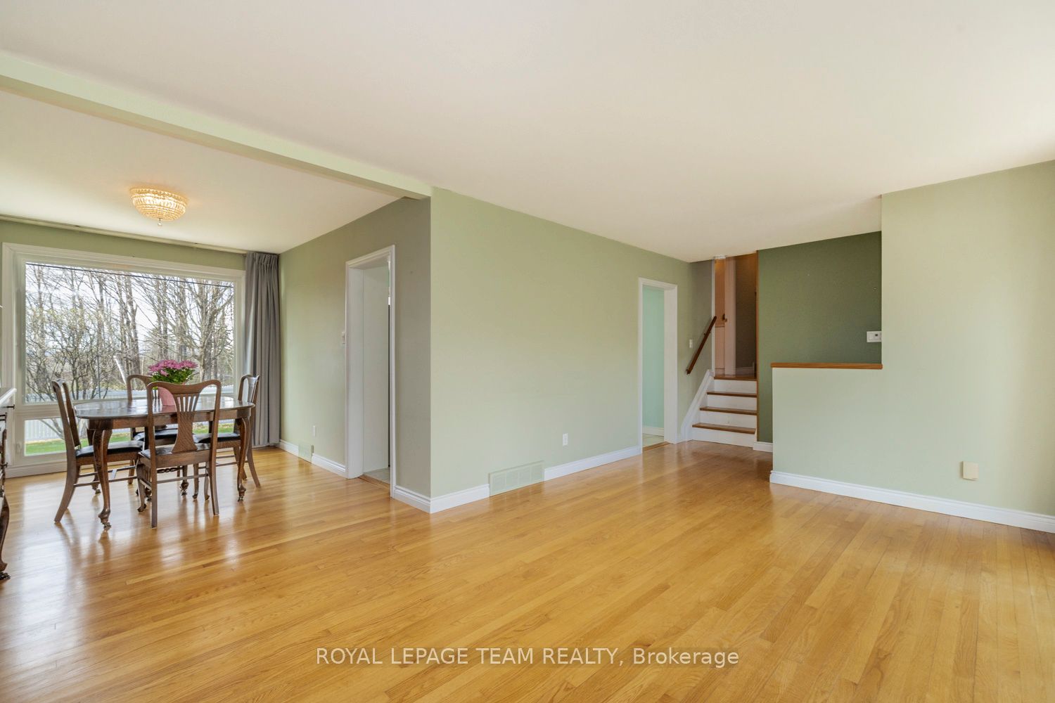 19 Pinepoint Drive, BellsCornersandSouthtoFallowfield, ON K2H 6B1