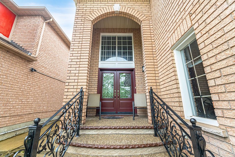 6 Chadwick Street, Brampton, ON L6Y 4Y6
