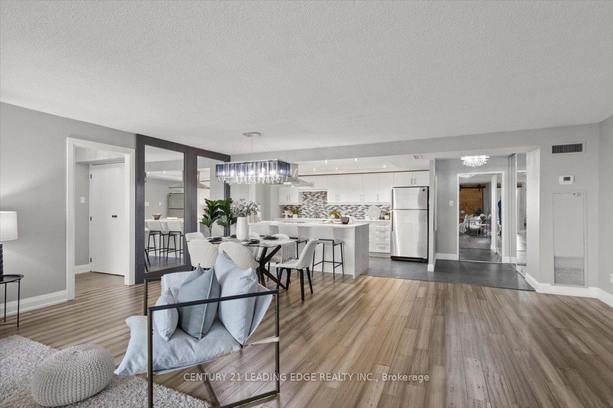 3 Bedrooms Condo at 131 TORRESDALE,  Toronto For sale