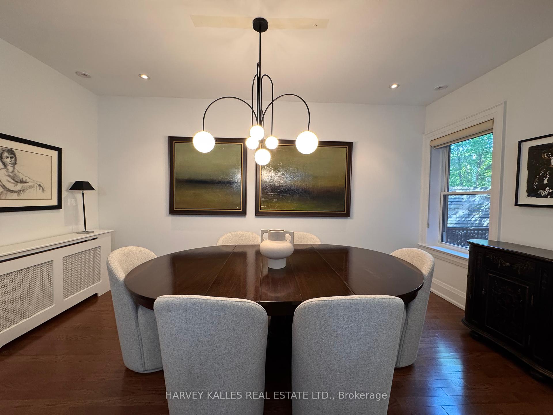 8 Edgewood Crescent
