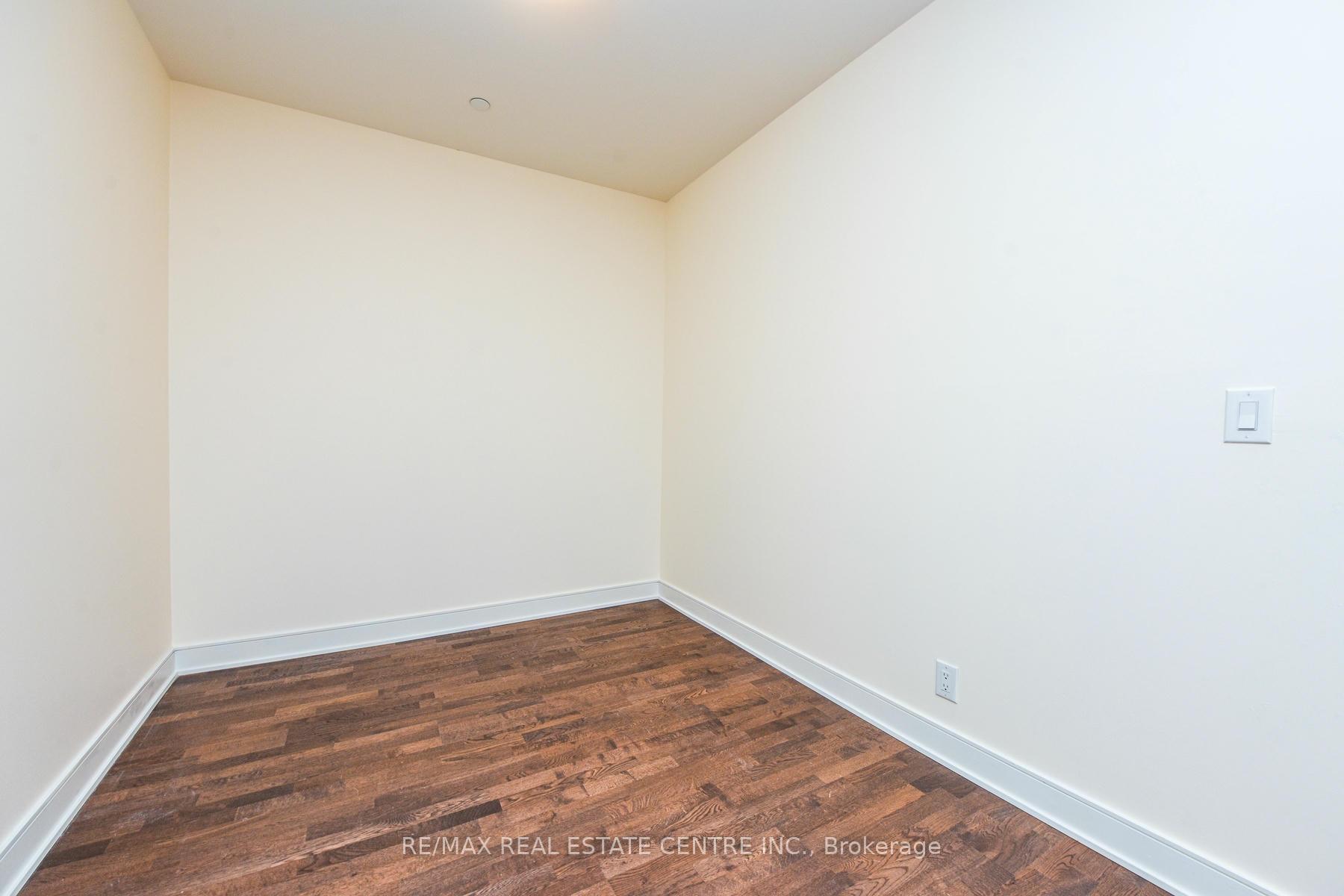 2 Bedrooms Condo at 1575 Lakeshore,  Mississauga For sale