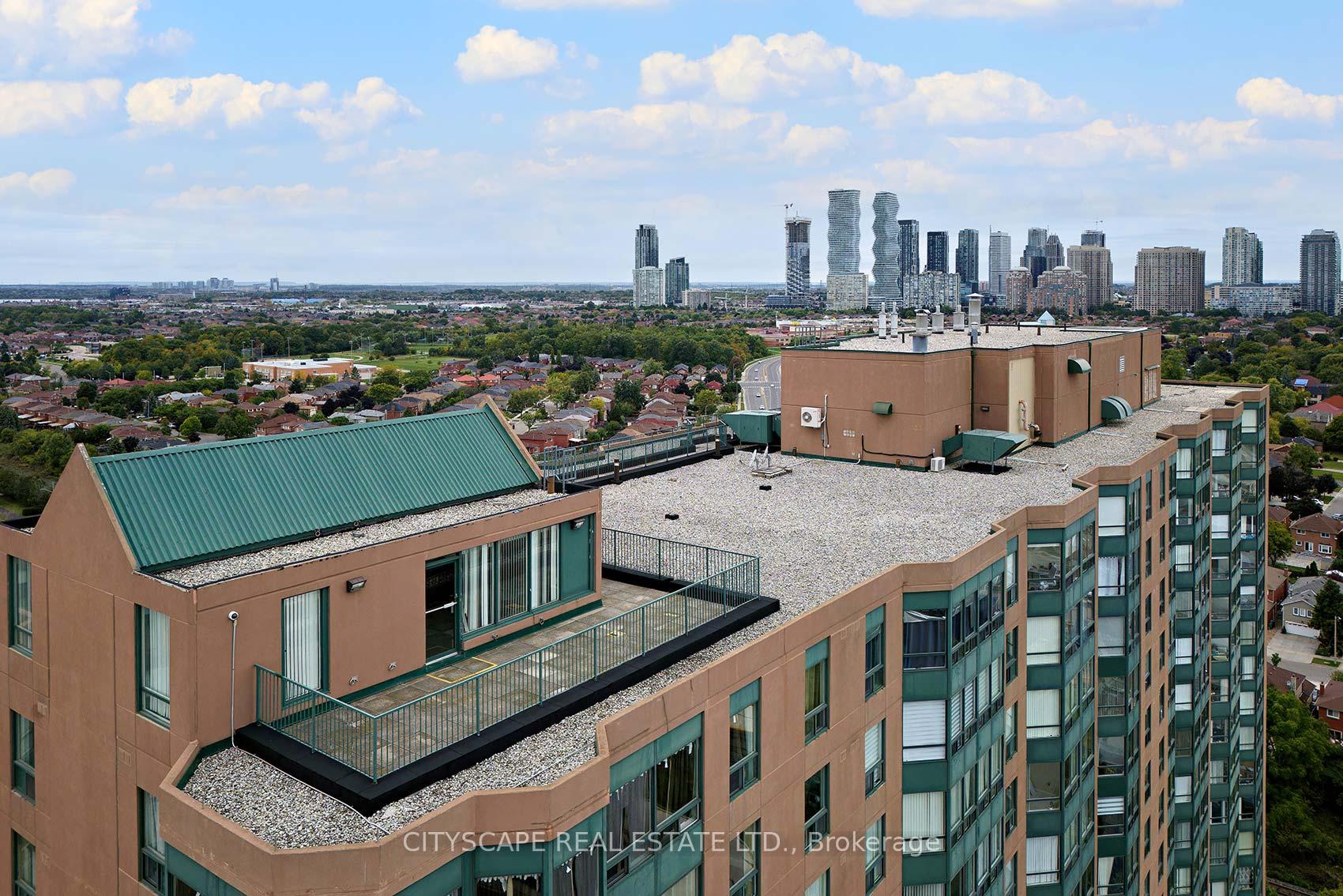 3 Bedrooms Condo at 135 Hillcrest, Mississauga For sale