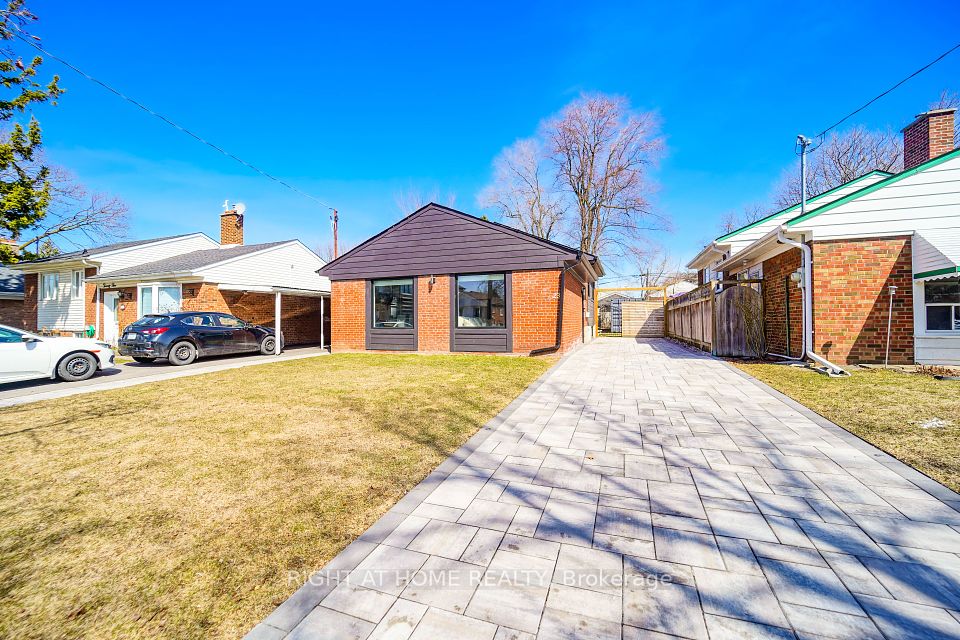 23 Denham Road, Toronto, ON M1P 1W5
