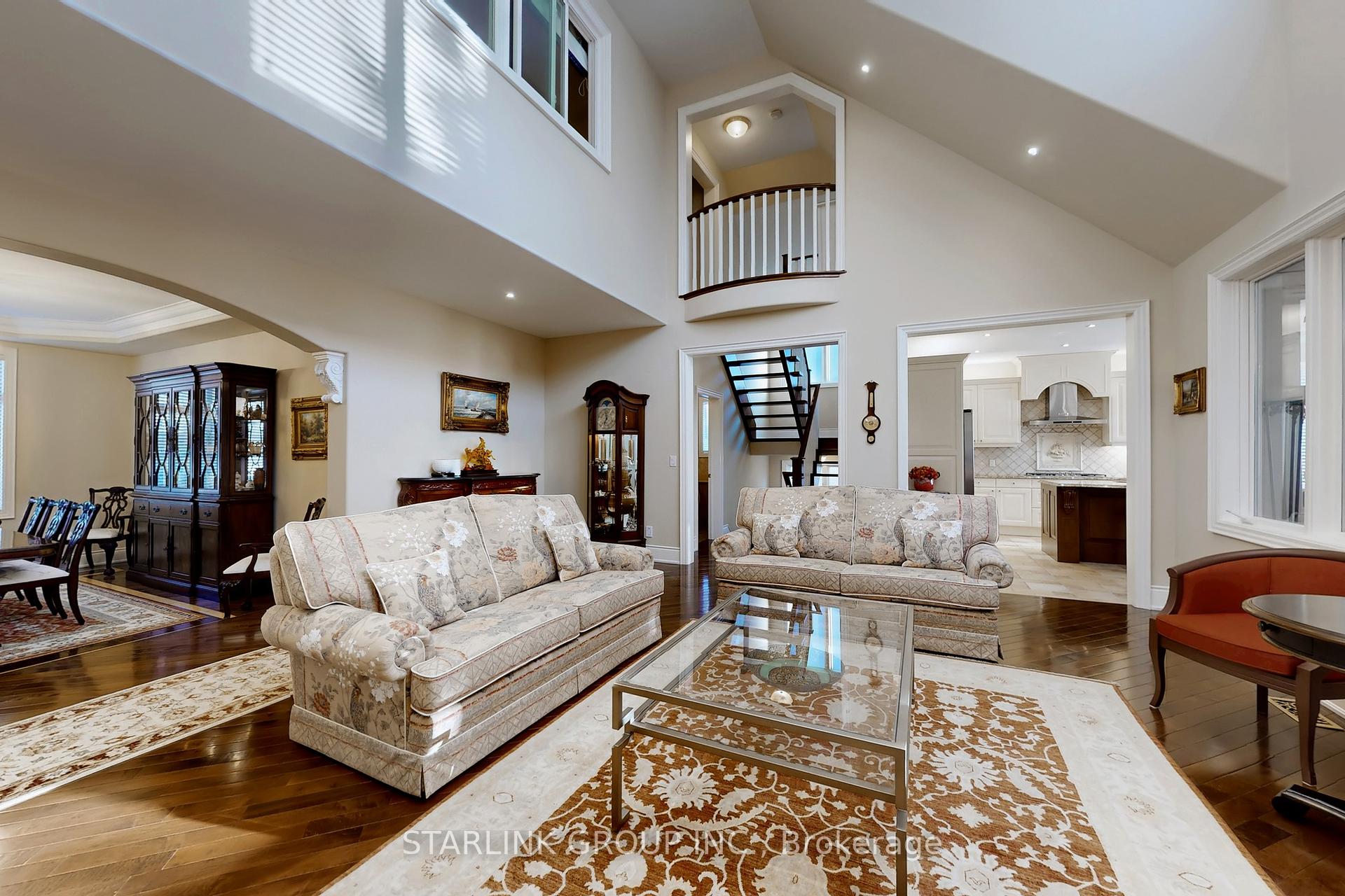 6 Bedrooms Condo at 729 Hidden Grove,  Mississauga For sale