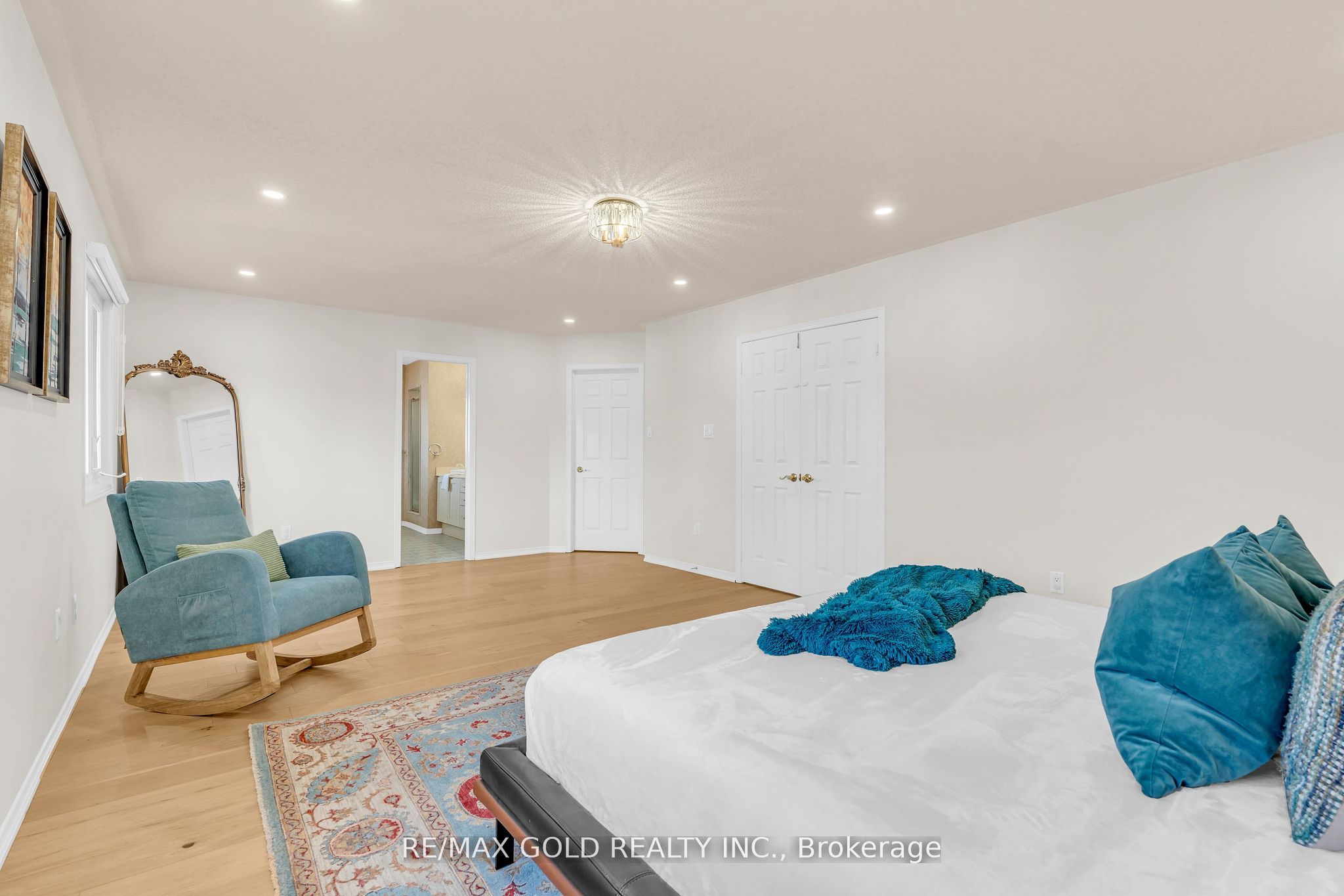 165 Bristol Road E