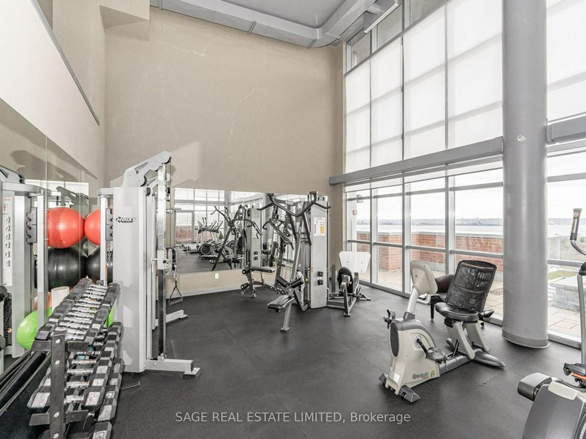 2 Bedrooms Condo at 551 Maple, Burlington For sale