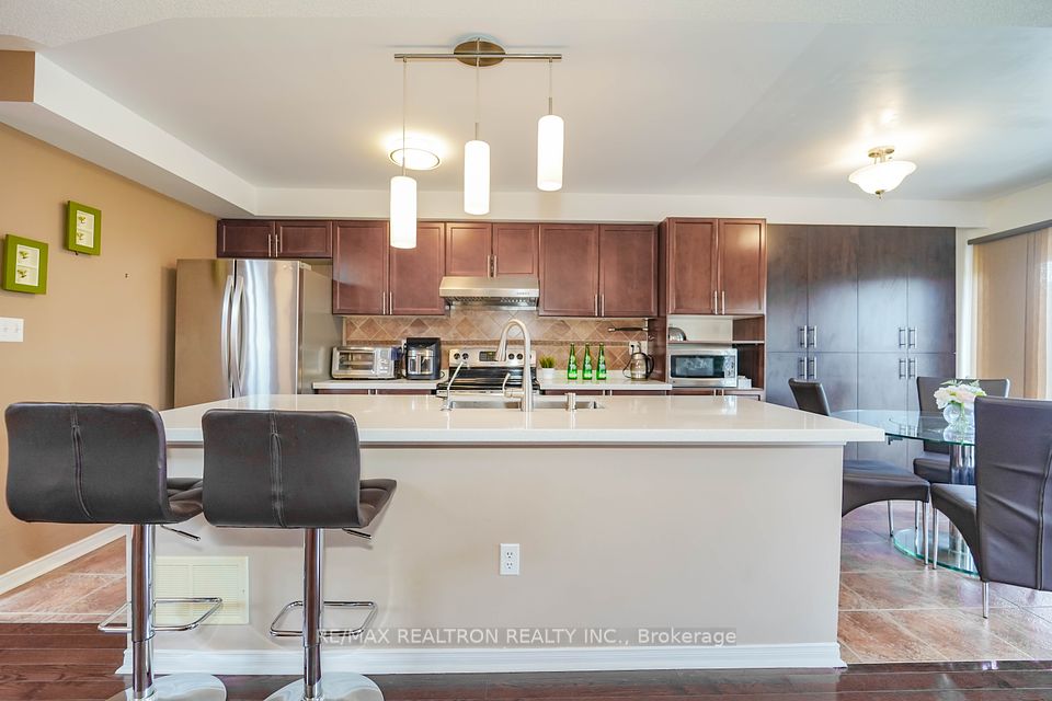 https://trreb-image.ampre.ca/PHscvGkKKFr8Ggip7jRYnTdPZ243w2BOdFDLust2kgs/rs:fit:960:960/wm:.5:so:0:50:.4/wmsh:10/wmt:PHNwYW4gZm9yZWdyb3VuZD0nd2hpdGUnIGZvbnQ9JzY4Jz5SRS9NQVggUkVBTFRST04gUkVBTFRZIElOQy4sIEJyb2tlcmFnZTwvc3Bhbj4/L3RycmViL2xpc3RpbmdzLzQwLzgwLzM5LzEzL3AvNDY3ZmQzNDgtYTU2Yy00MDlmLWEwYmUtYTYxNjZmY2EyMGUzLmpwZw.jpg