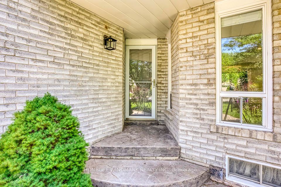 1112 Montgomery Drive, Oakville, ON L6M 1G1