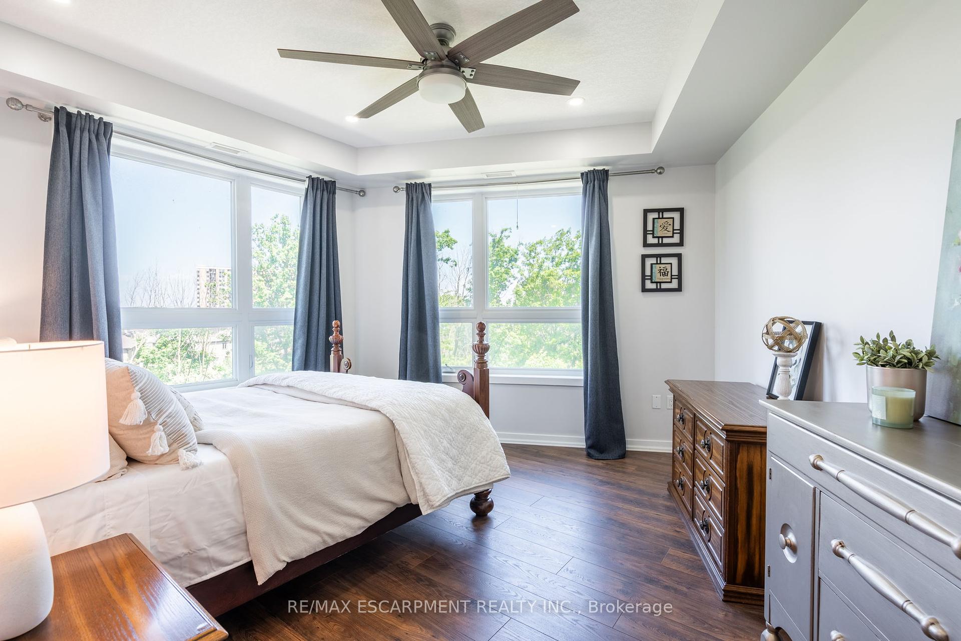 2 Bedrooms Condo at 125 Shoreview, Hamilton For sale