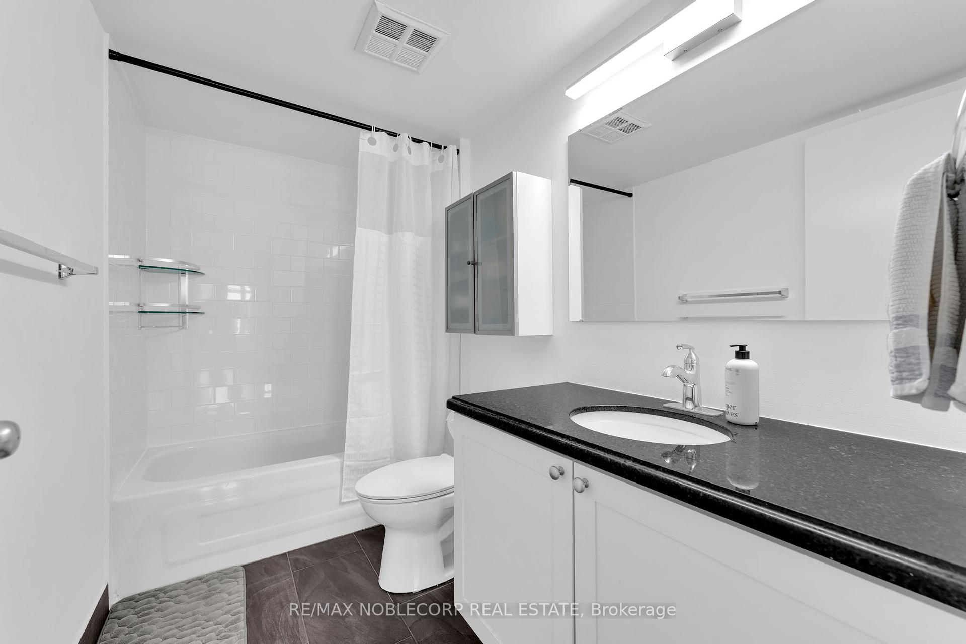 2 Bedrooms Condo at 954 King, Toronto For sale